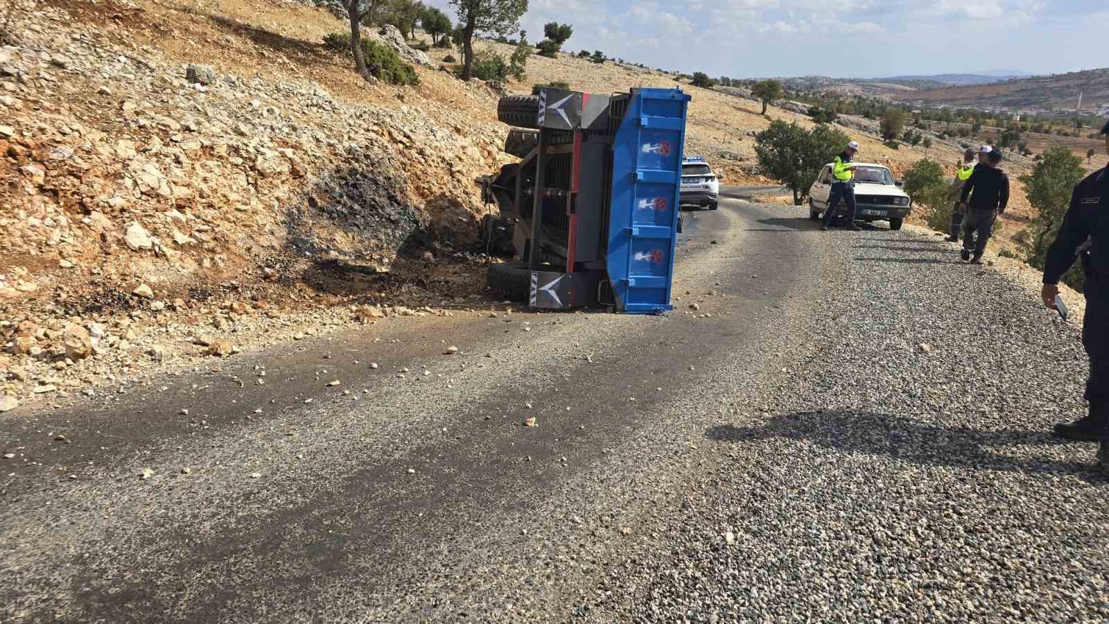 Adıyaman’da traktör devrildi: 2 yaralı