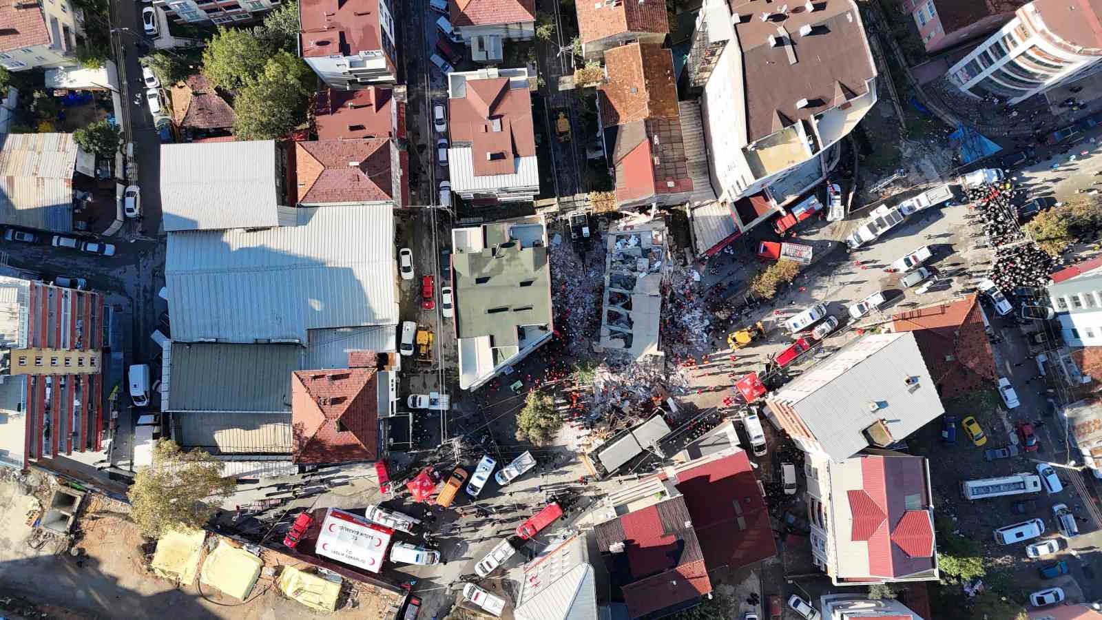 Kocaeli Valisi Aktaş: "Ailenin binanın 2. katında oturduğunu değerlendiriyoruz"
