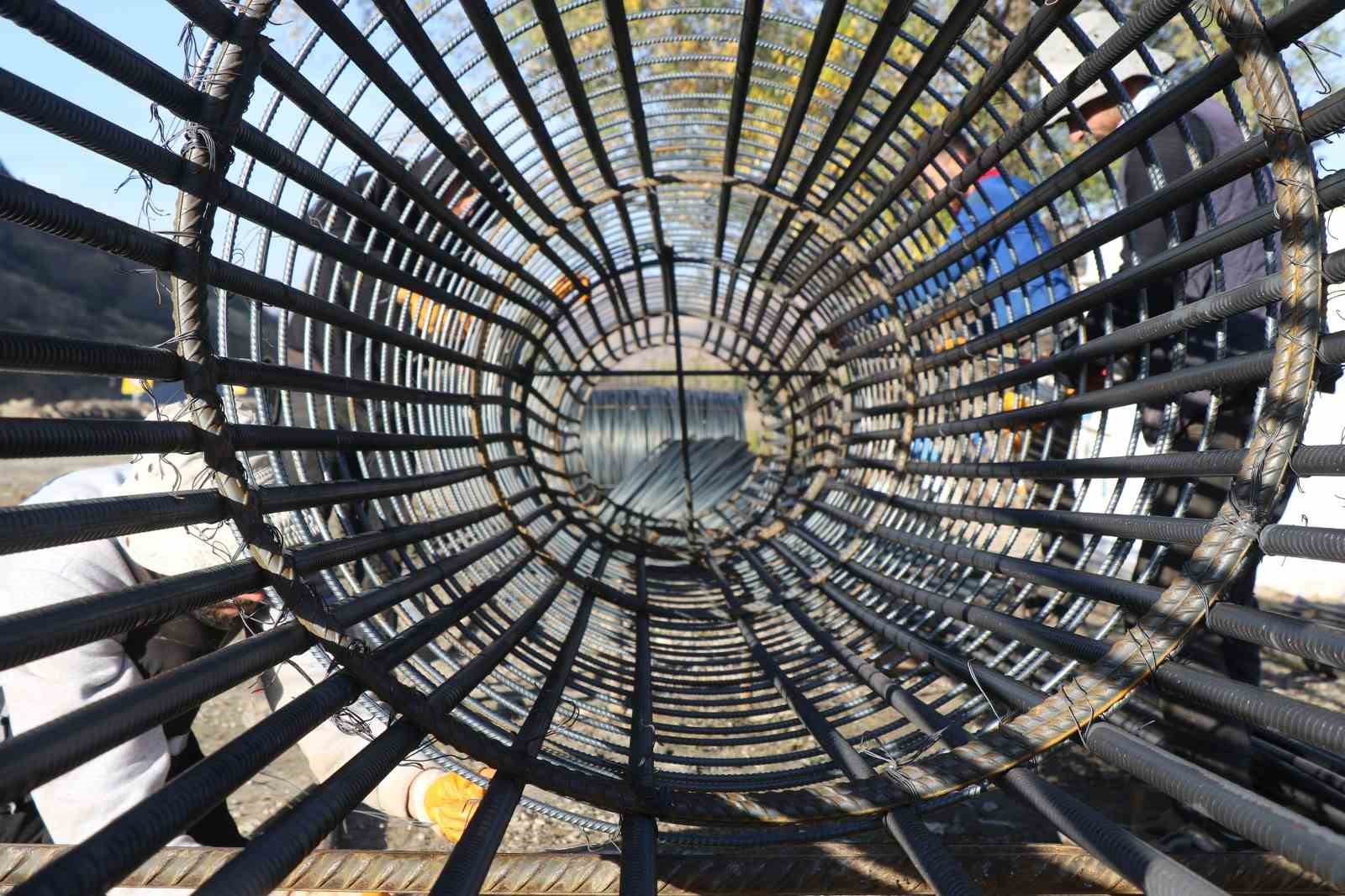 Gümüşhane-Erzincan karayolundaki heyelan bölgesinde çalışmalar sürüyor
