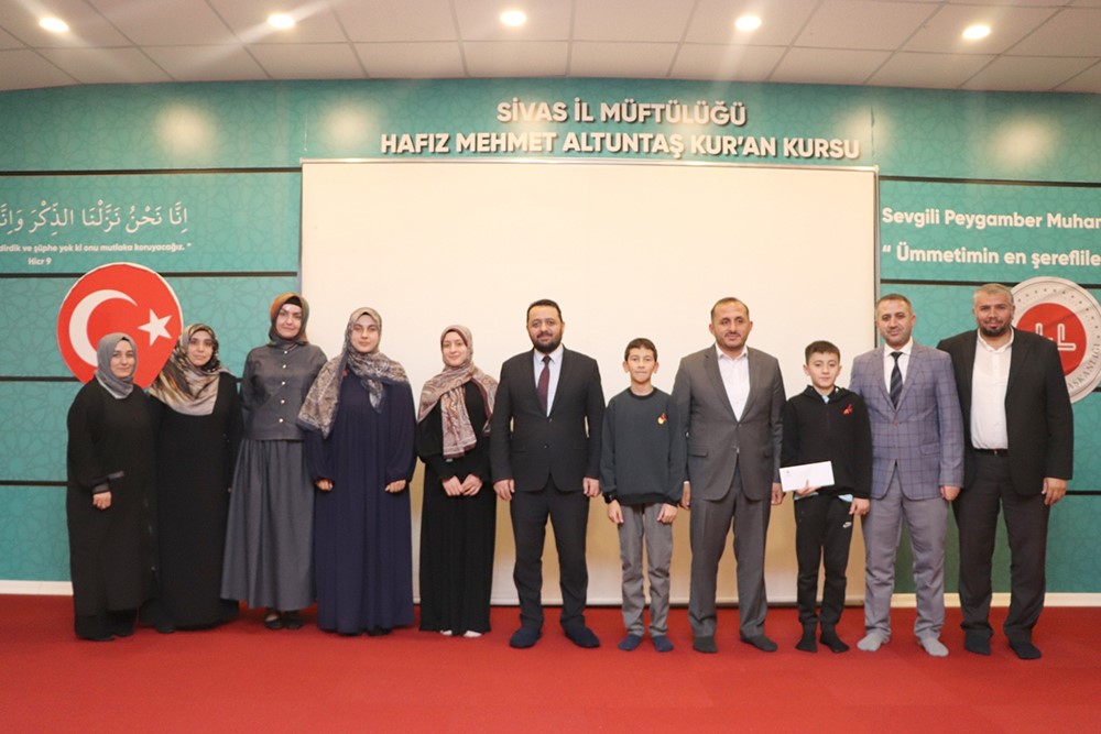 Kur&rsquo;an b&uuml;lb&uuml;lleri &ouml;d&uuml;llendirildi
