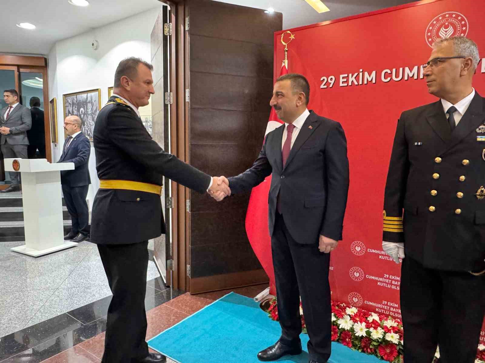 Zonguldak&rsquo;ta 29 Ekim Cumhuriyet Bayramı tebrikat t&ouml;reni ger&ccedil;ekleştirildi
