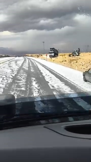 Elazığ&rsquo;da dolu yağışı
