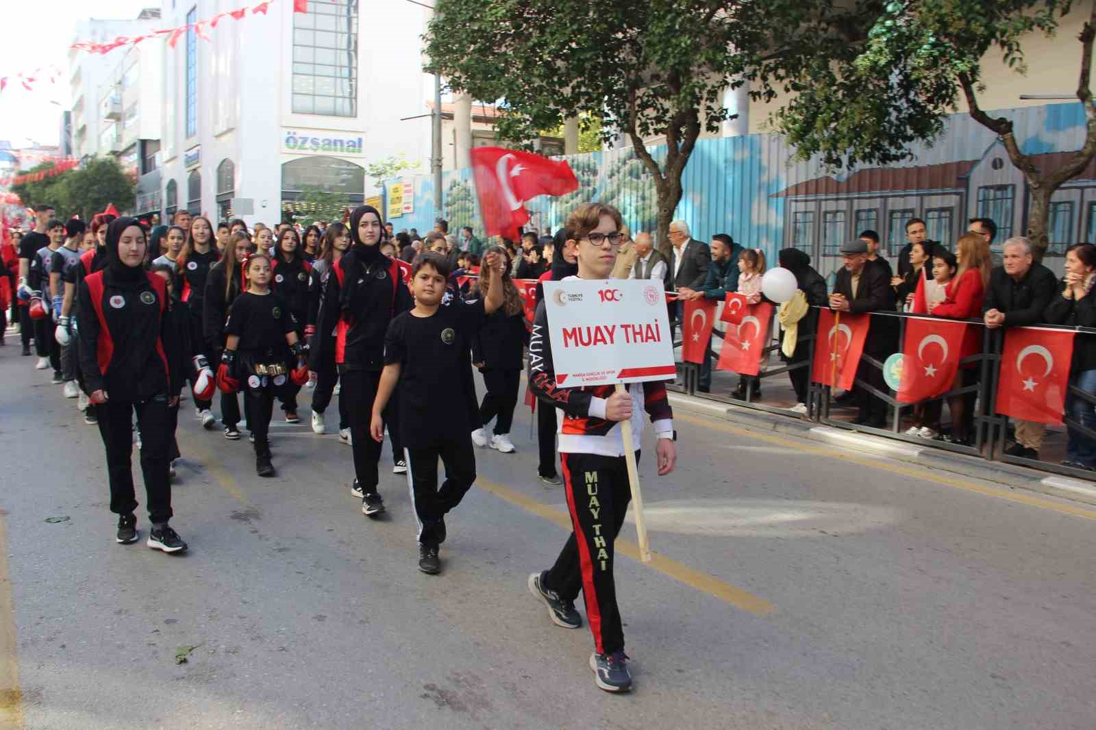 Manisa&rsquo;da jandarmanın t&uuml;fekli g&ouml;sterisi nefesleri kesti
