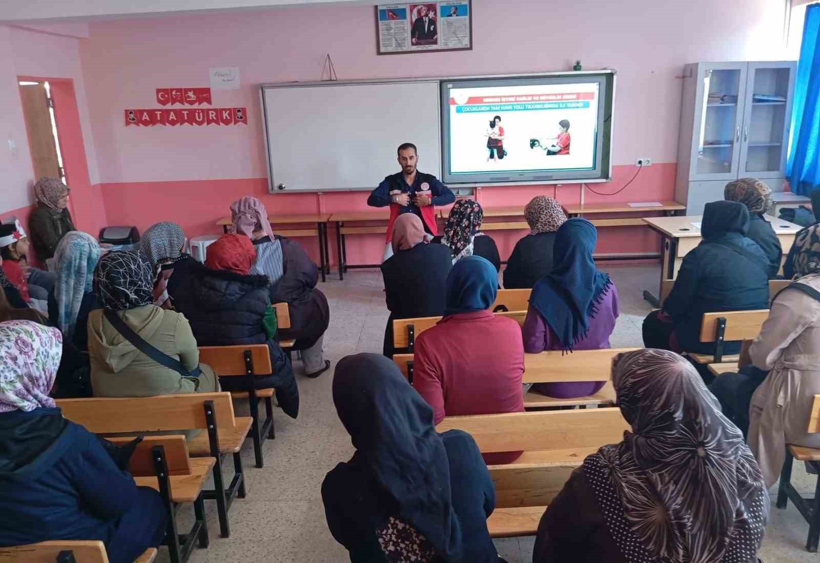 Sandıklı&rsquo;da &ouml;ğrenci ve velilere ilk yardım eğitimi
