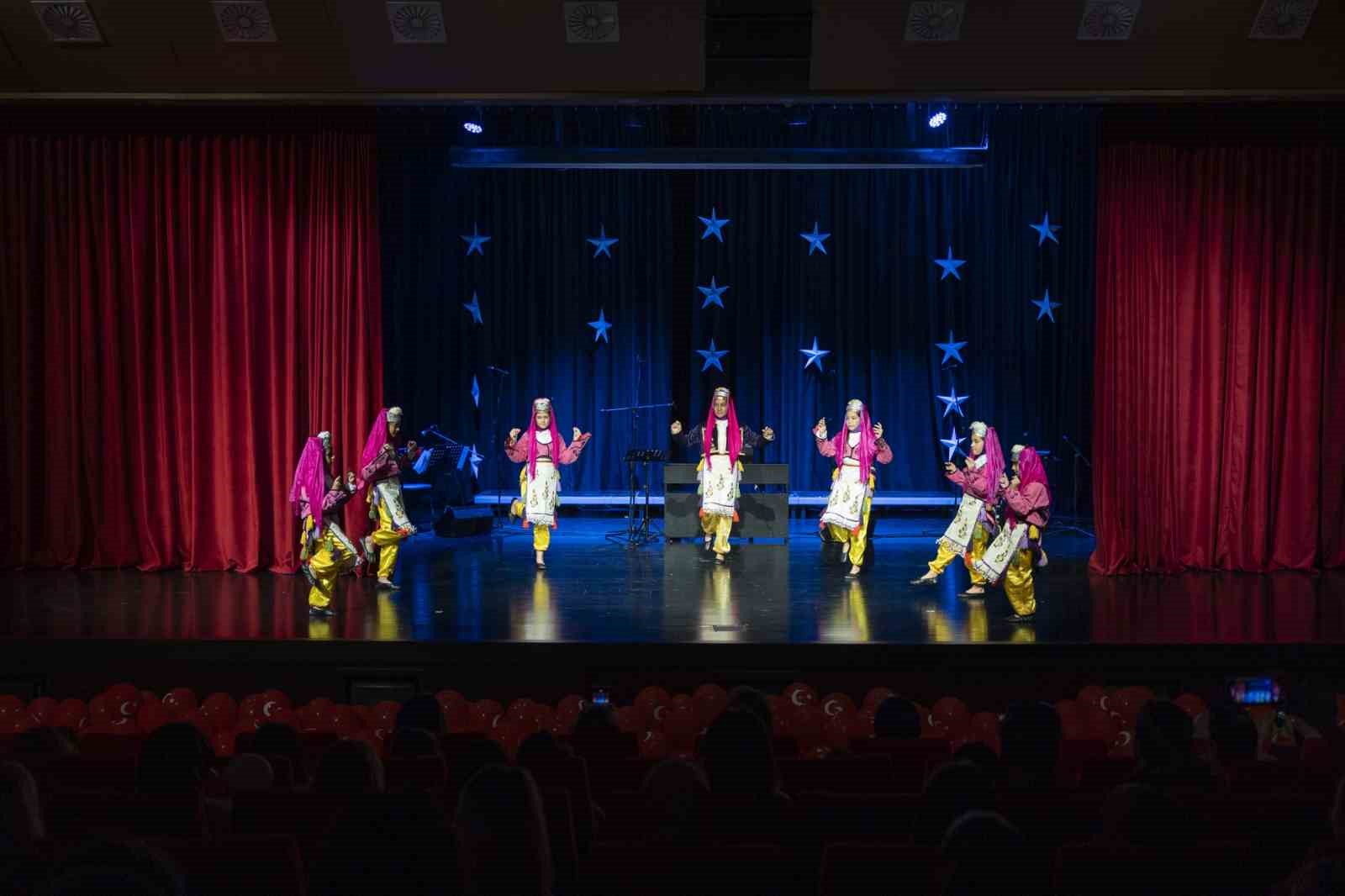 Mersin’de Çocuk Kampüsleri 29 Ekim coşkusunda tek yürek oldu