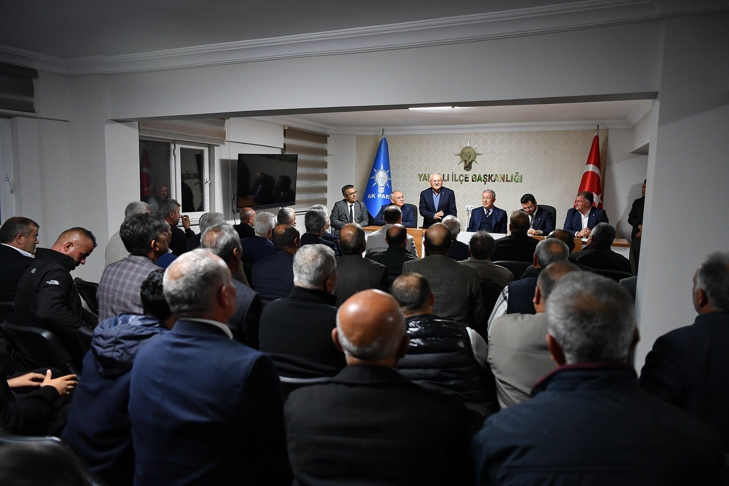 Akar ve B&uuml;y&uuml;kkılı&ccedil;&rsquo;tan il&ccedil;e ziyaretleri
