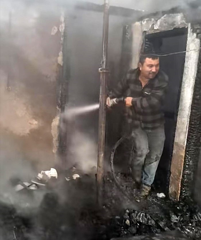 Giresun’da yıldırım düşmesi sonucu evde yangın çıktı, cami hasar gördü