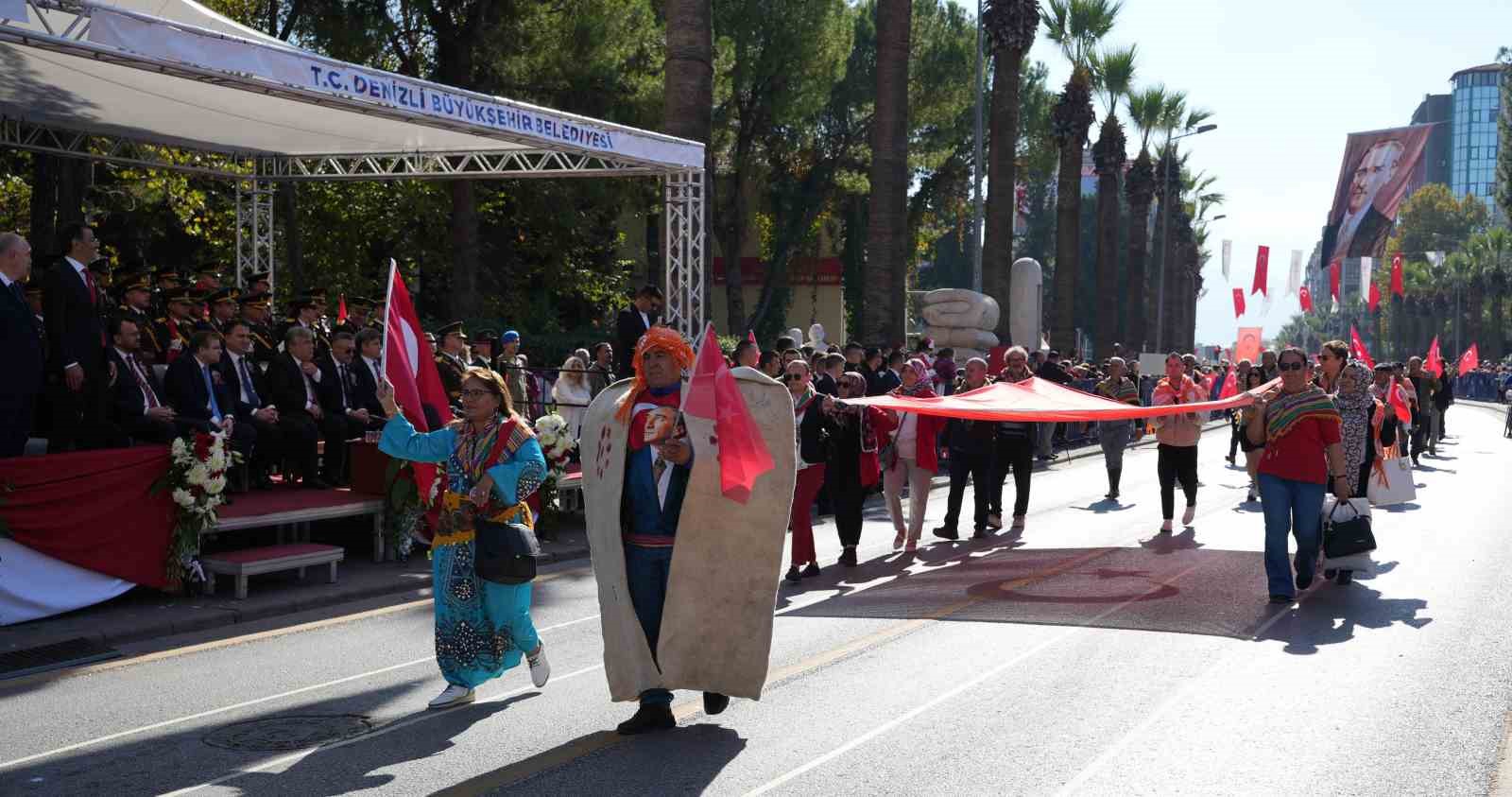 Denizli’de Cumhuriyetin 102. yılı coşkuyla kutlandı