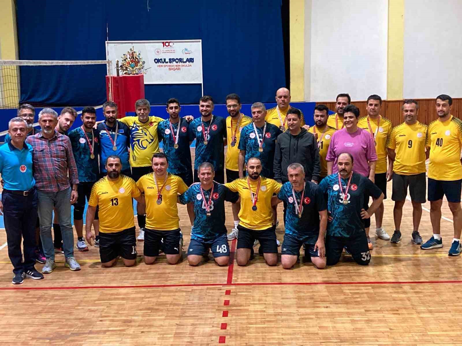 İl Sağlık Müdürlüğü Voleybol Takımı Aydın’da şampiyon oldu