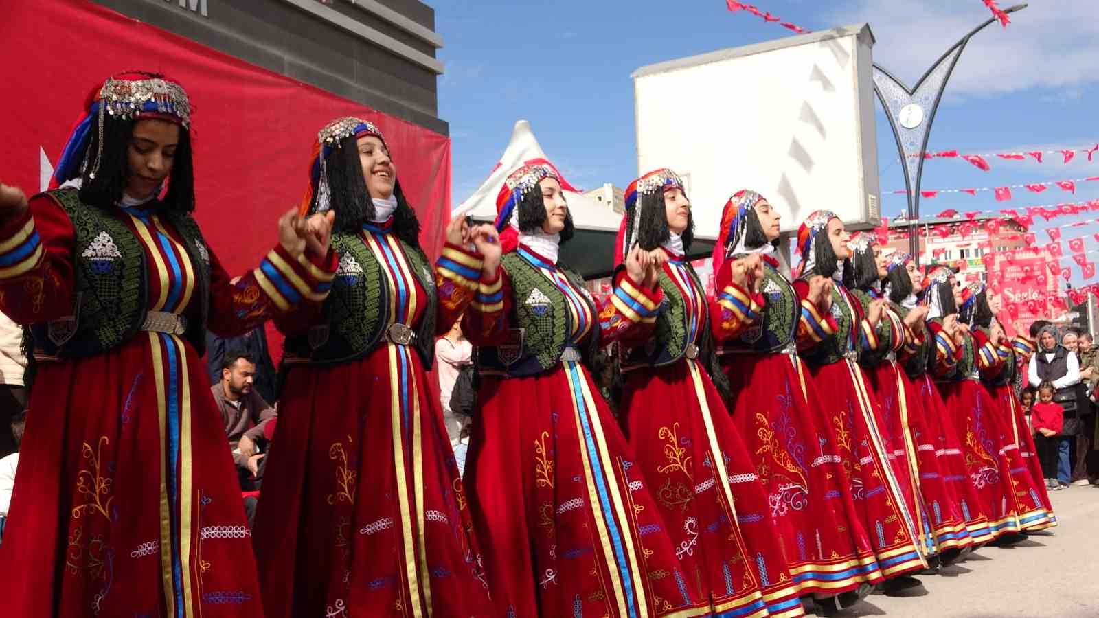 Van&rsquo;da Cumhuriyet Bayramı coşkusu
