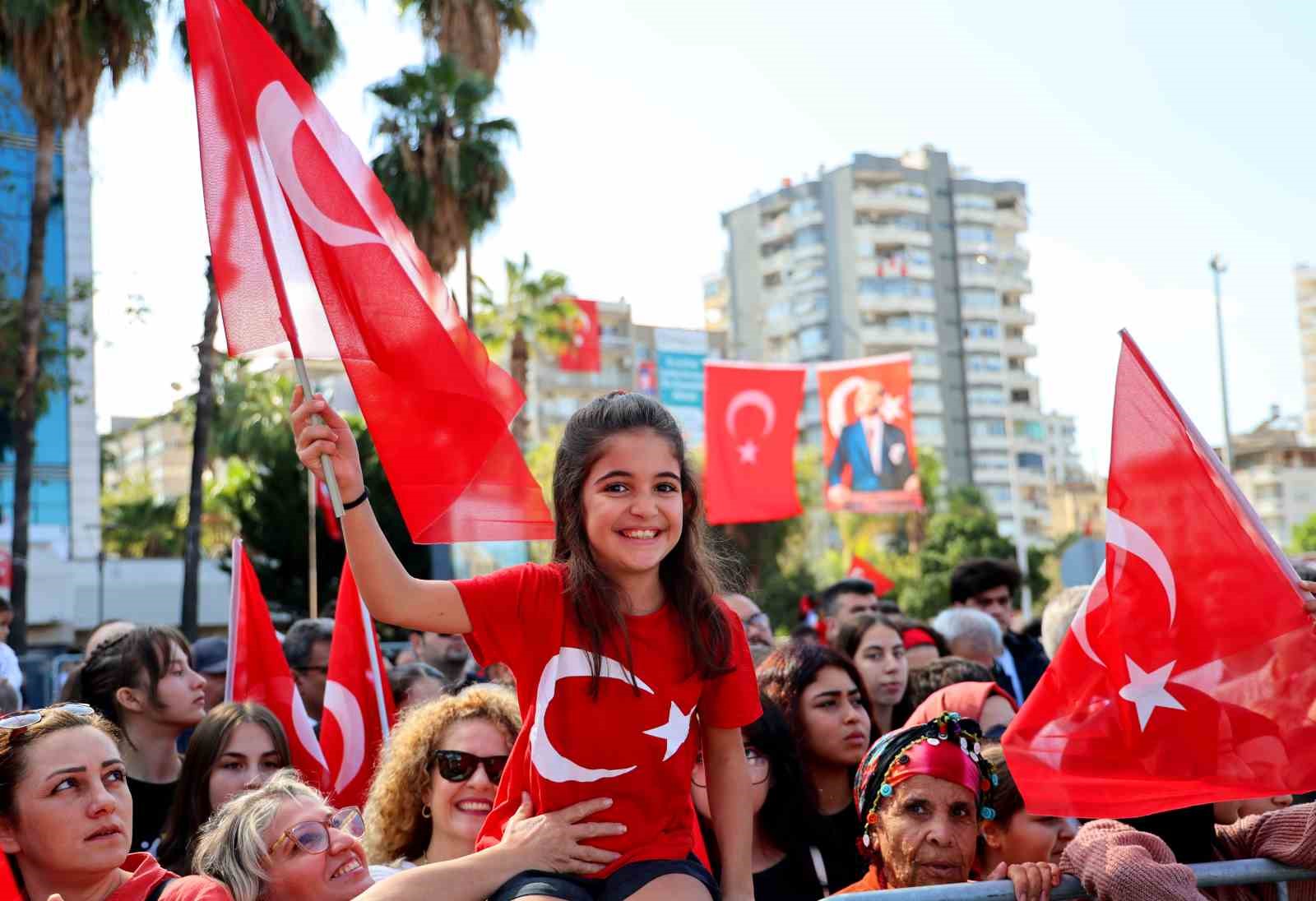 Adana’da Cumhuriyet’in 102. yılı coşkuyla kutlandı