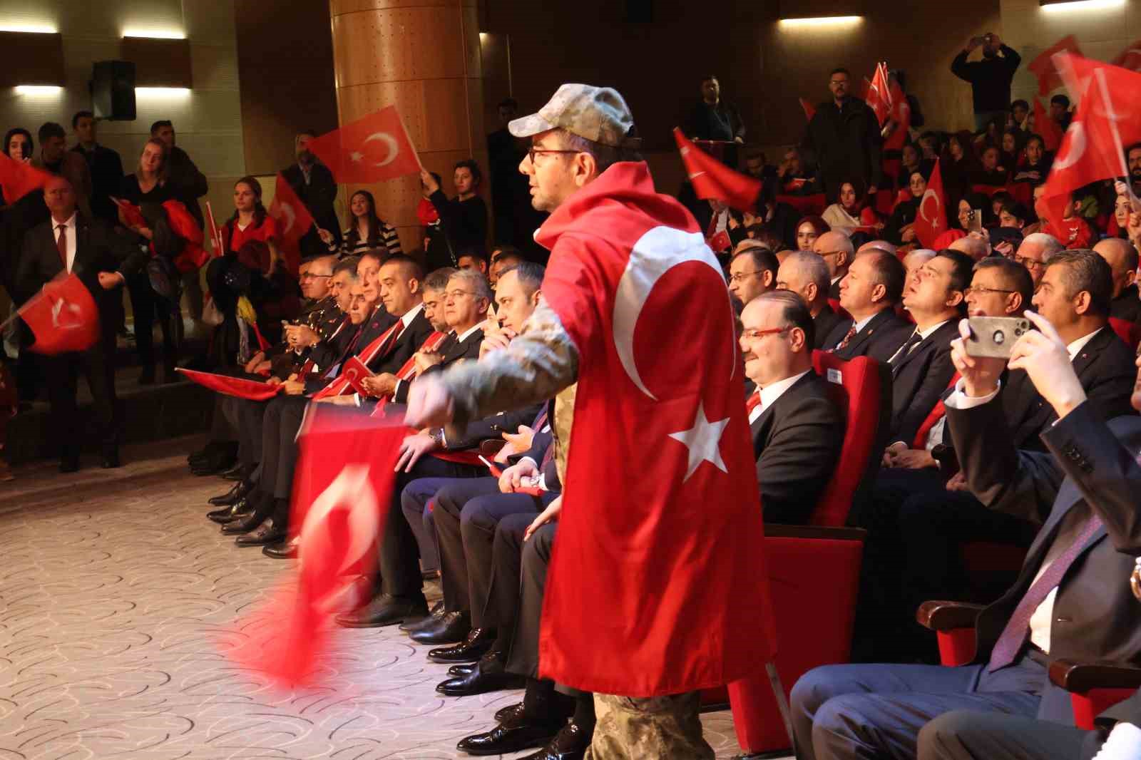 102. yıllık coşku salona sığmadı
