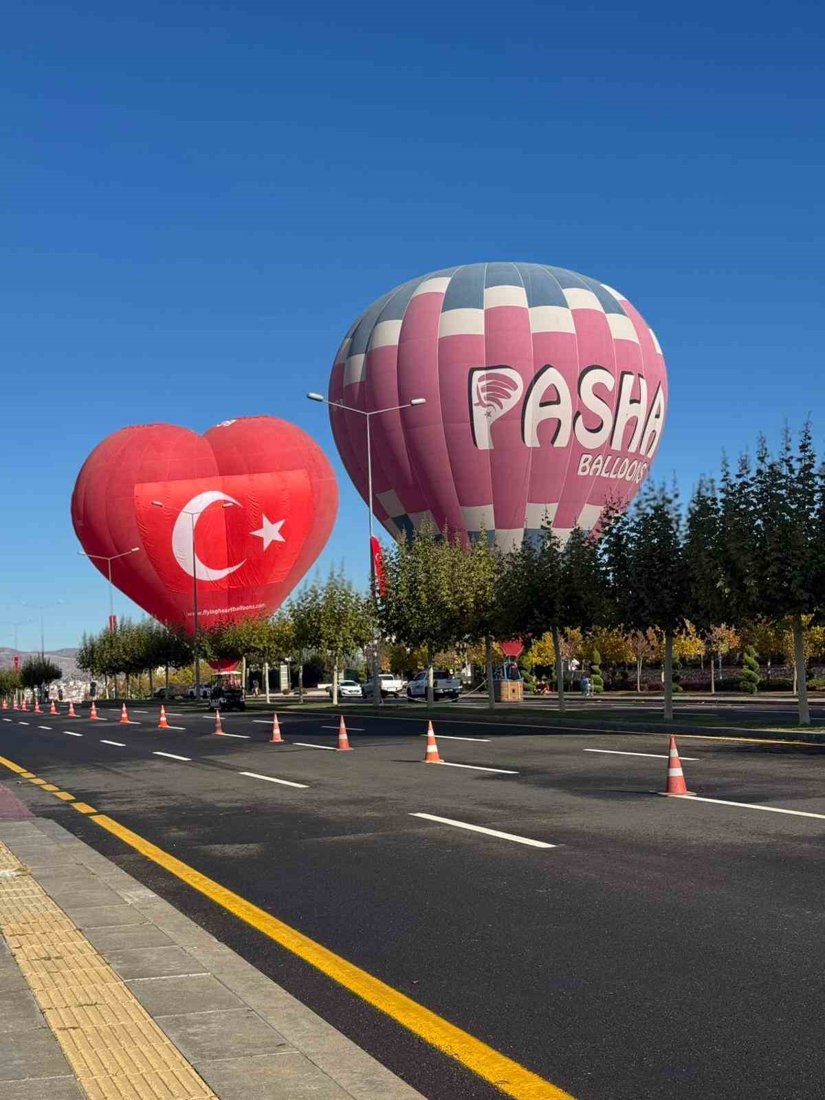 Kapadokya&rsquo;da &uuml;retilen sıcak hava balonları Cumhurbaşkanlığı k&uuml;lliyesinde
