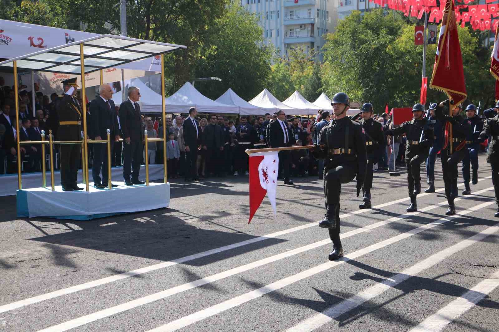 Diyarbakır&rsquo;da cumhuriyet kutlaması
