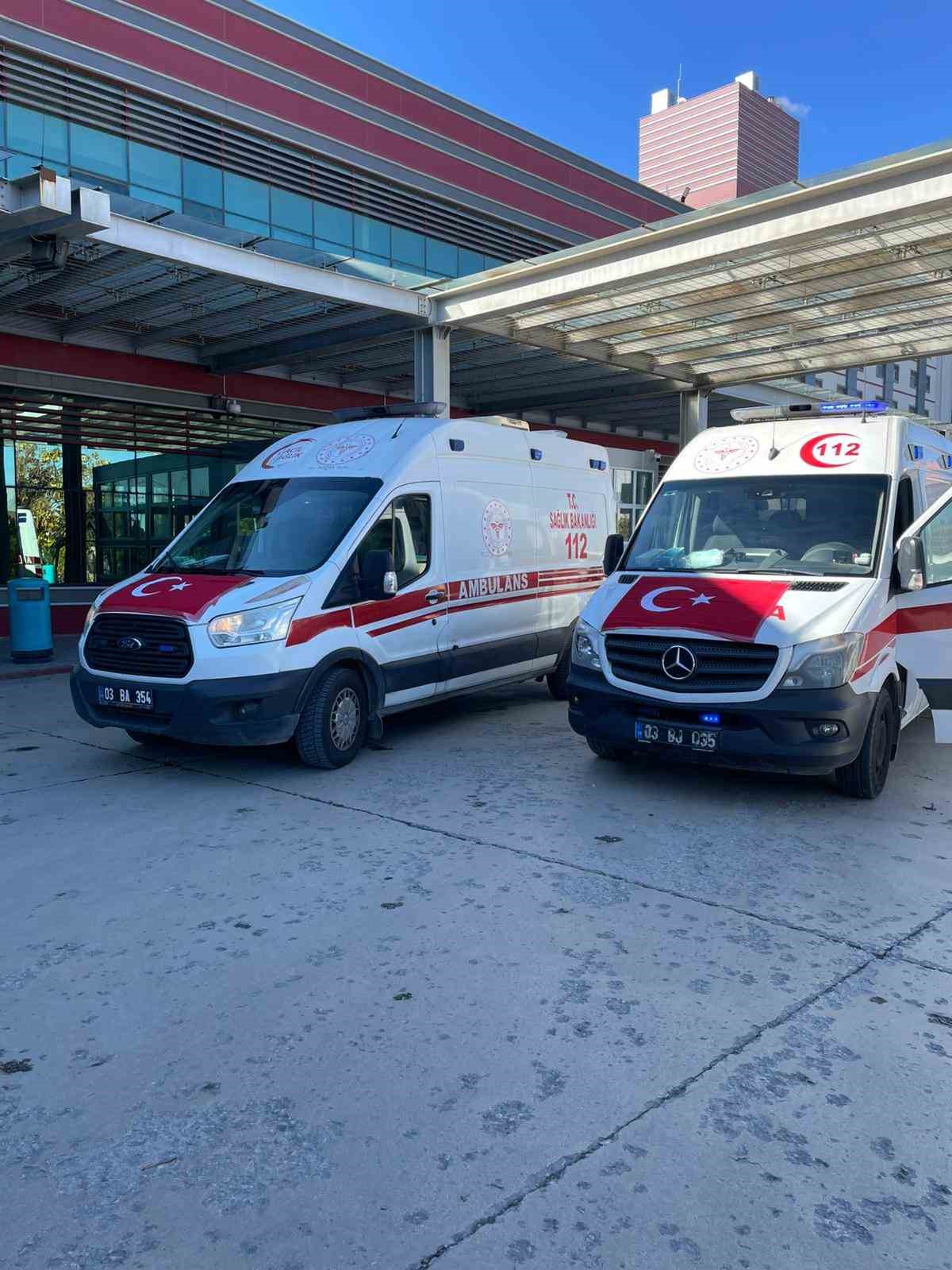 Ambulansları Türk bayrakları ile süslediler
