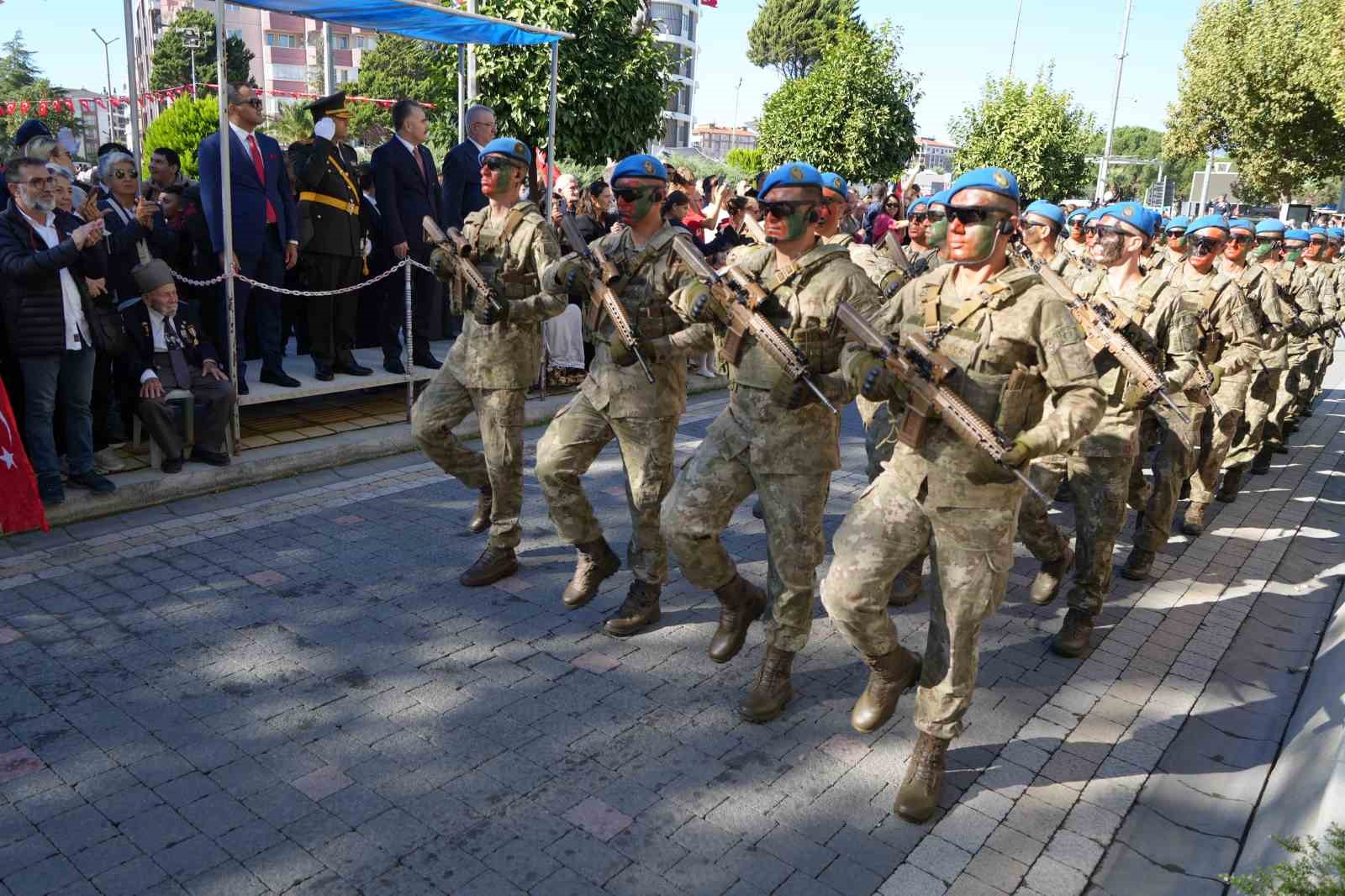 Cumhuriyet&rsquo;in 102 yılı Edremit&rsquo;te coşkuyla kutlandı
