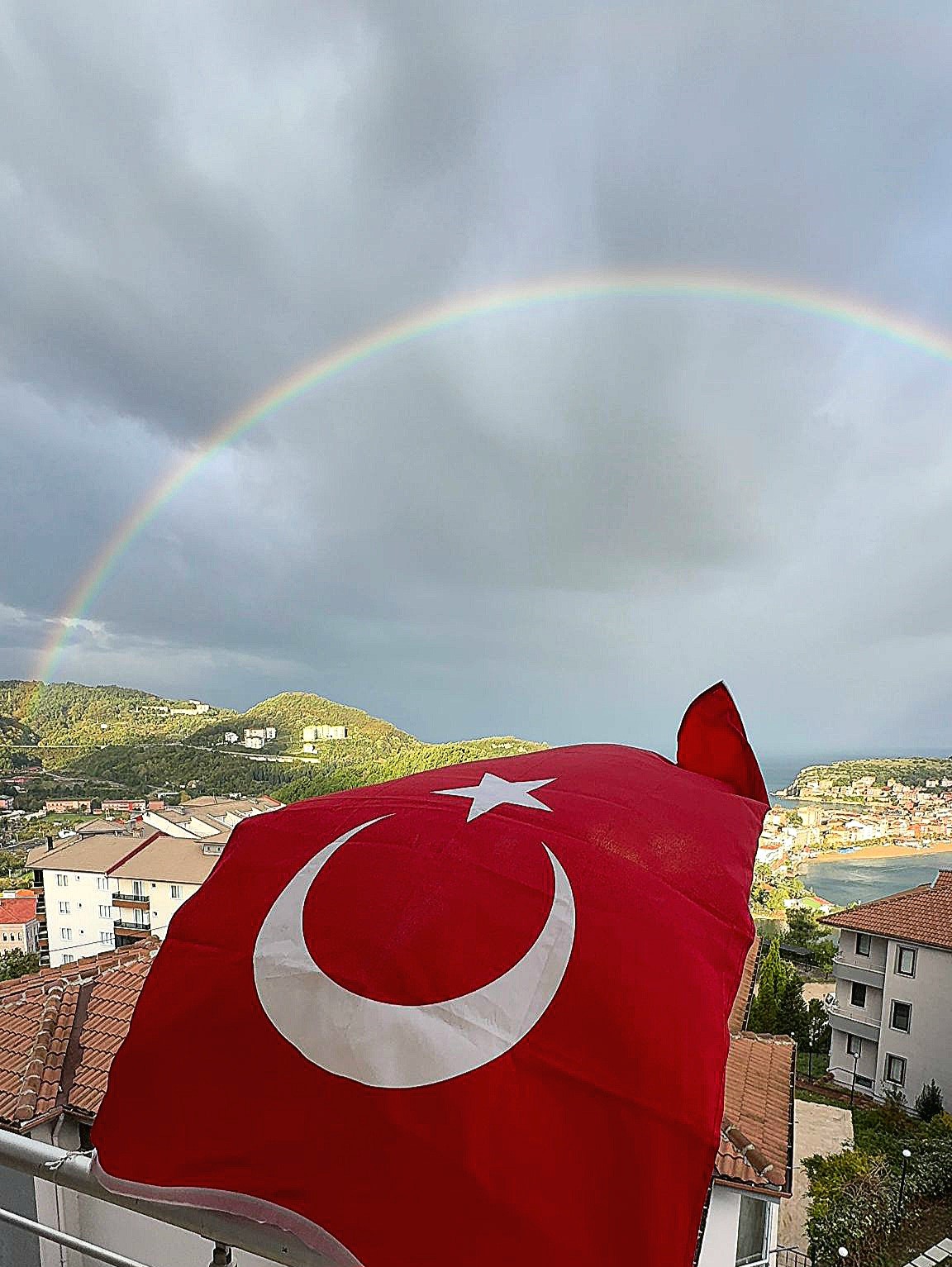 Amasra’da yağmur sonrası gökkuşağı oluştu
