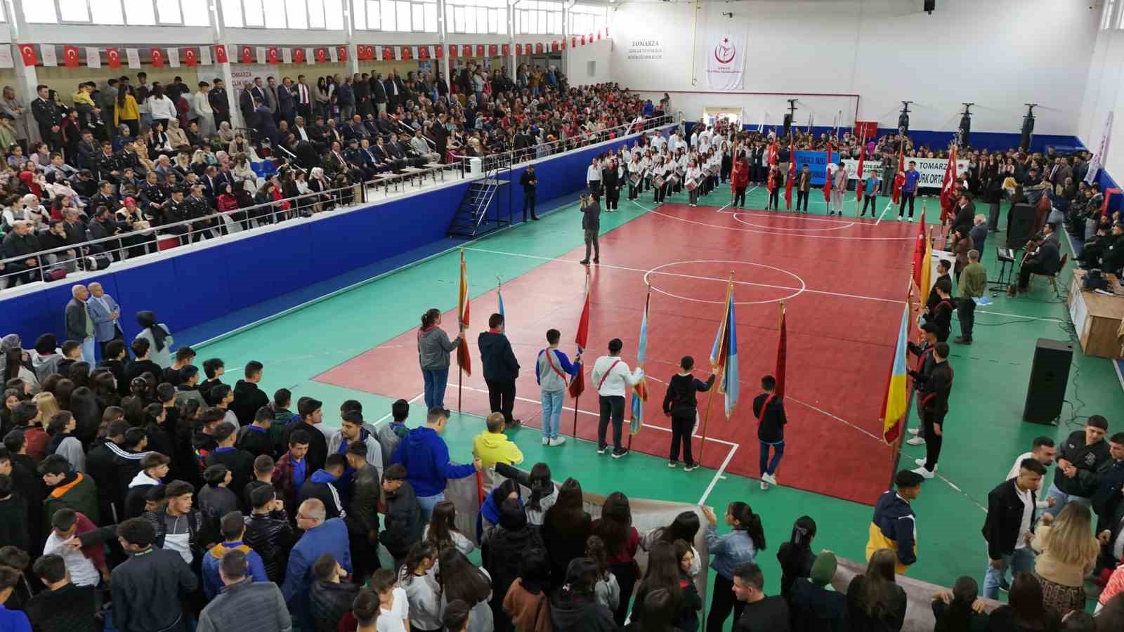 B&uuml;nyan ve Tomarza&rsquo;da 29 Ekim coşkusu
