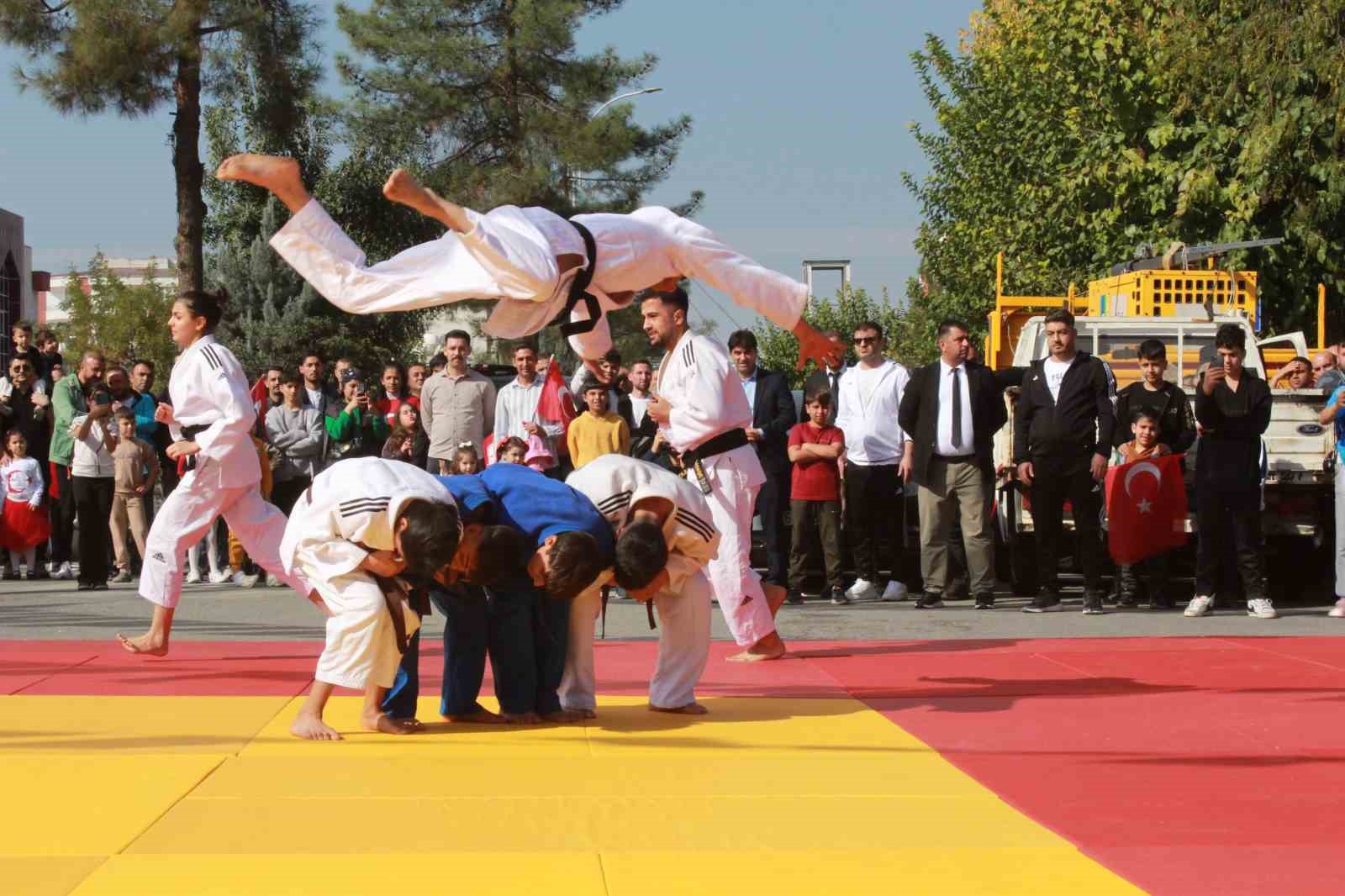 Siirt&rsquo;te Cumhuriyet Bayramı kutlandı
