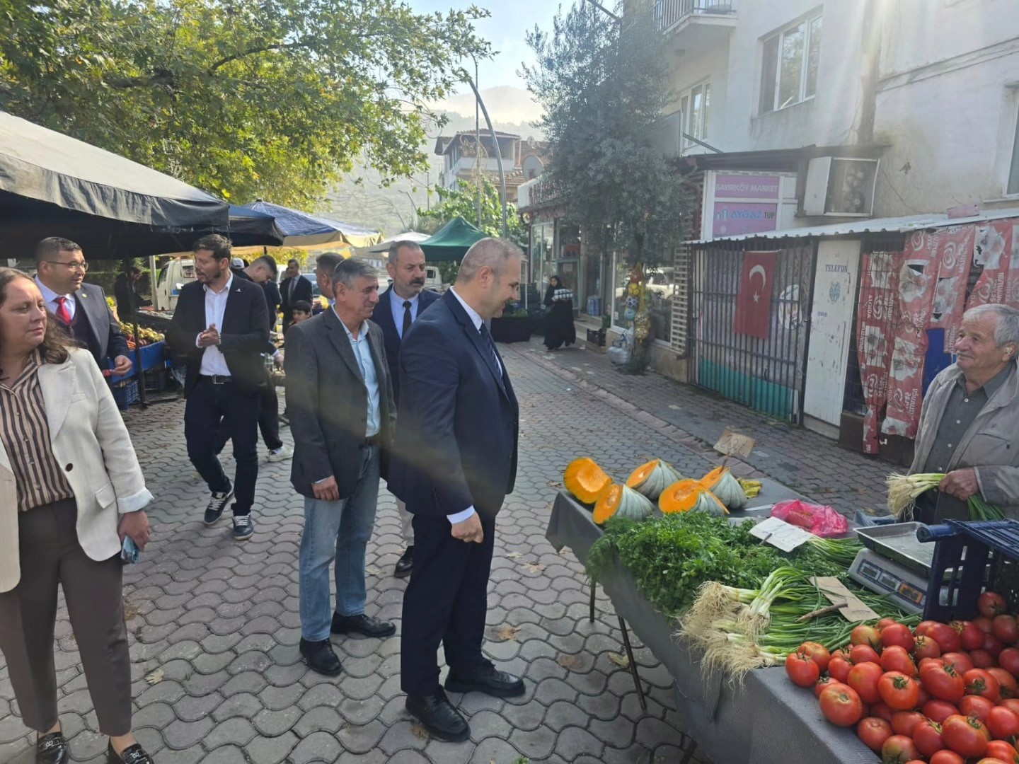 Başkan Dilsiz&rsquo;den esnafla Cumhuriyet Bayramı buluşması
