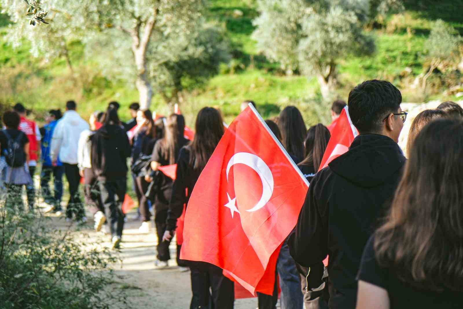 Aydın&rsquo;da gen&ccedil;ler &rsquo;Cumhuriyet&rsquo; i&ccedil;in y&uuml;r&uuml;d&uuml;
