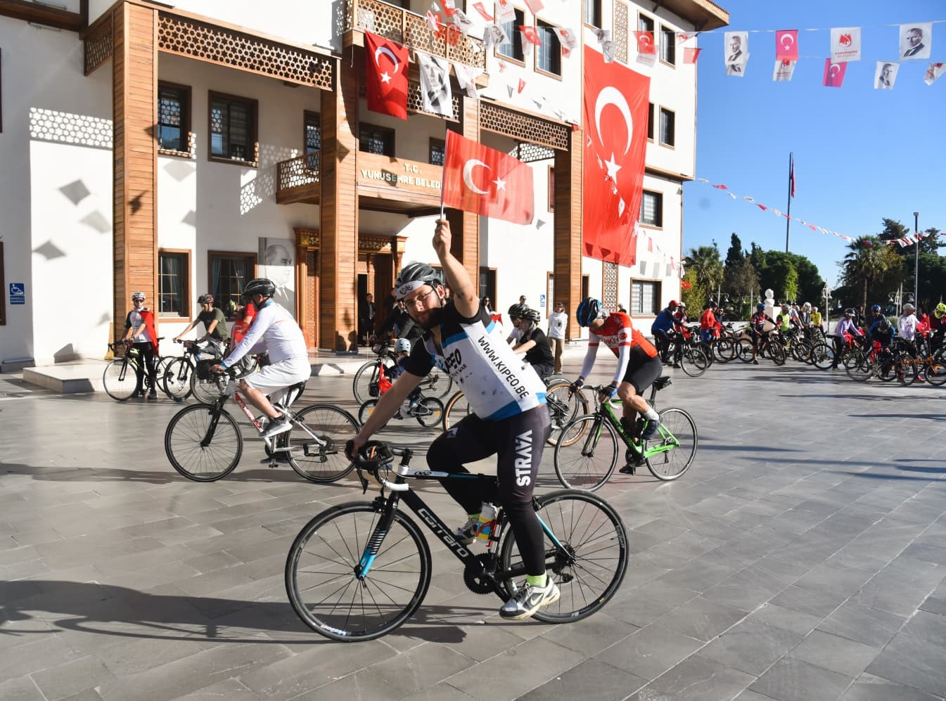 Pedallar cumhuriyet i&ccedil;in &ccedil;evrildi
