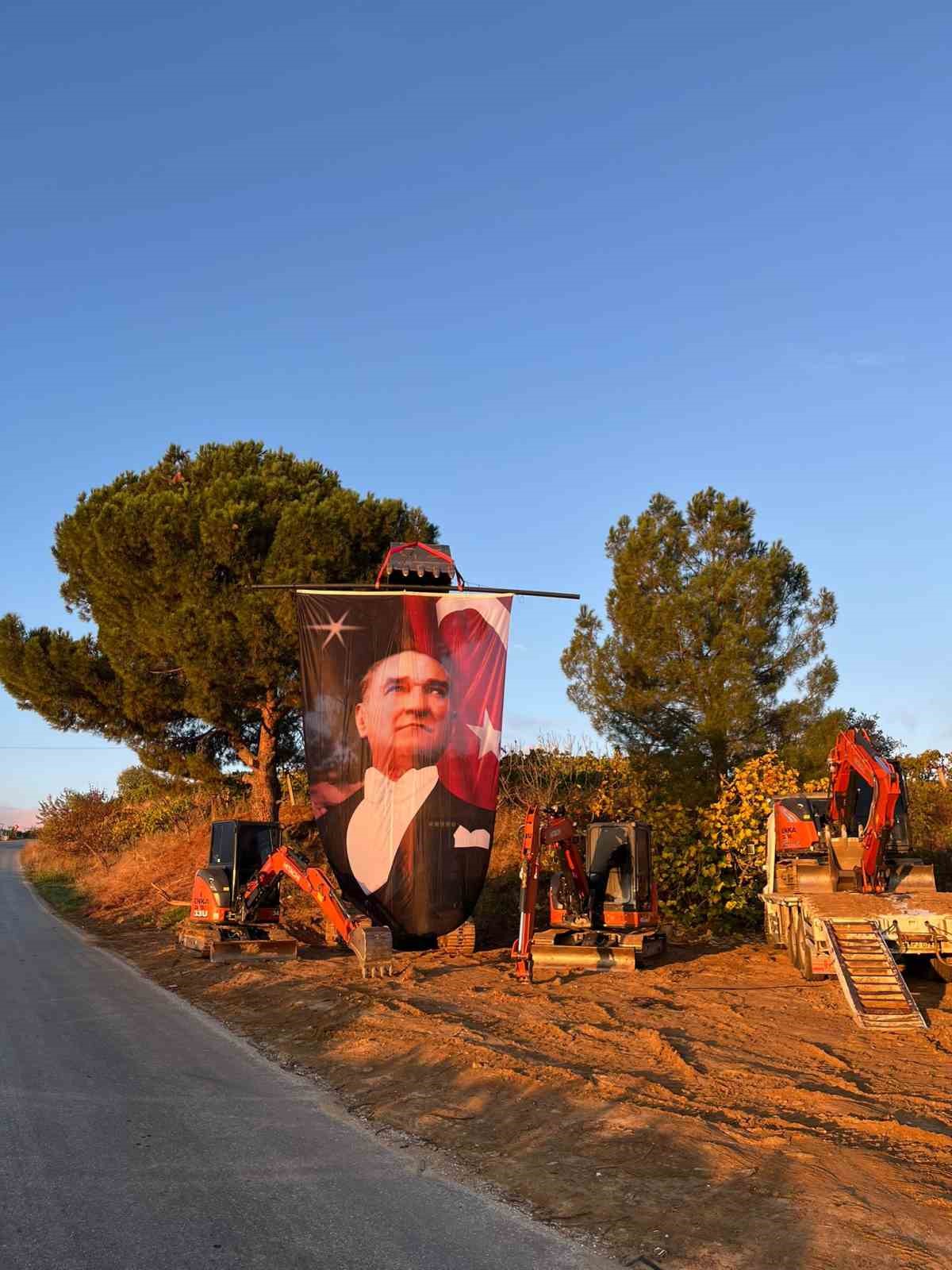 Kep&ccedil;e operat&ouml;r&uuml;nden anlamlı cumhuriyet kutlaması
