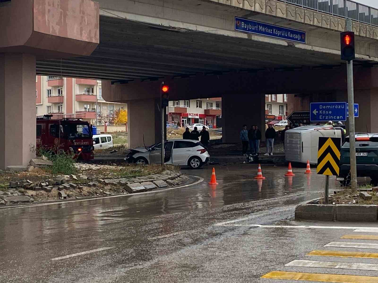 Bayburt’ta trafik kazası: 3 yaralı