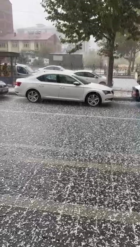 Kovancılar ilçesinde dolu yağışı  etkili oldu