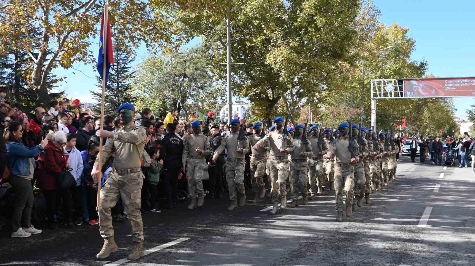 Jandarma&rsquo;dan nefes kesen 29 Ekim g&ouml;sterisi
