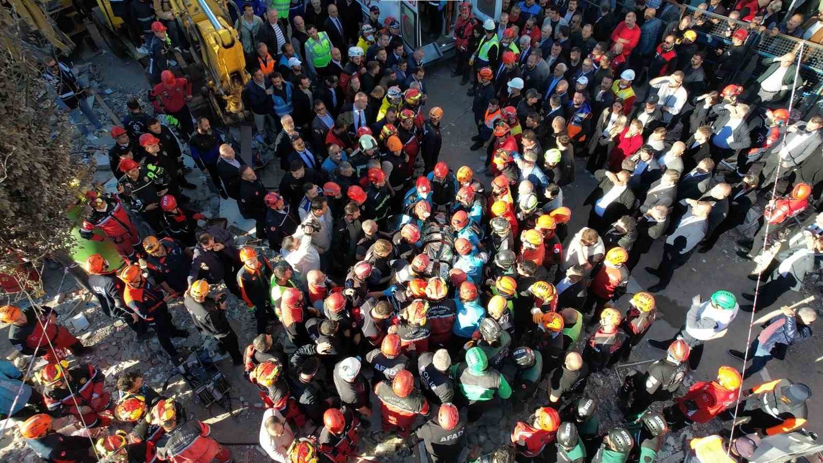 Gebze’de çöken binanın enkazından 1 kişi sağ çıkarıldı