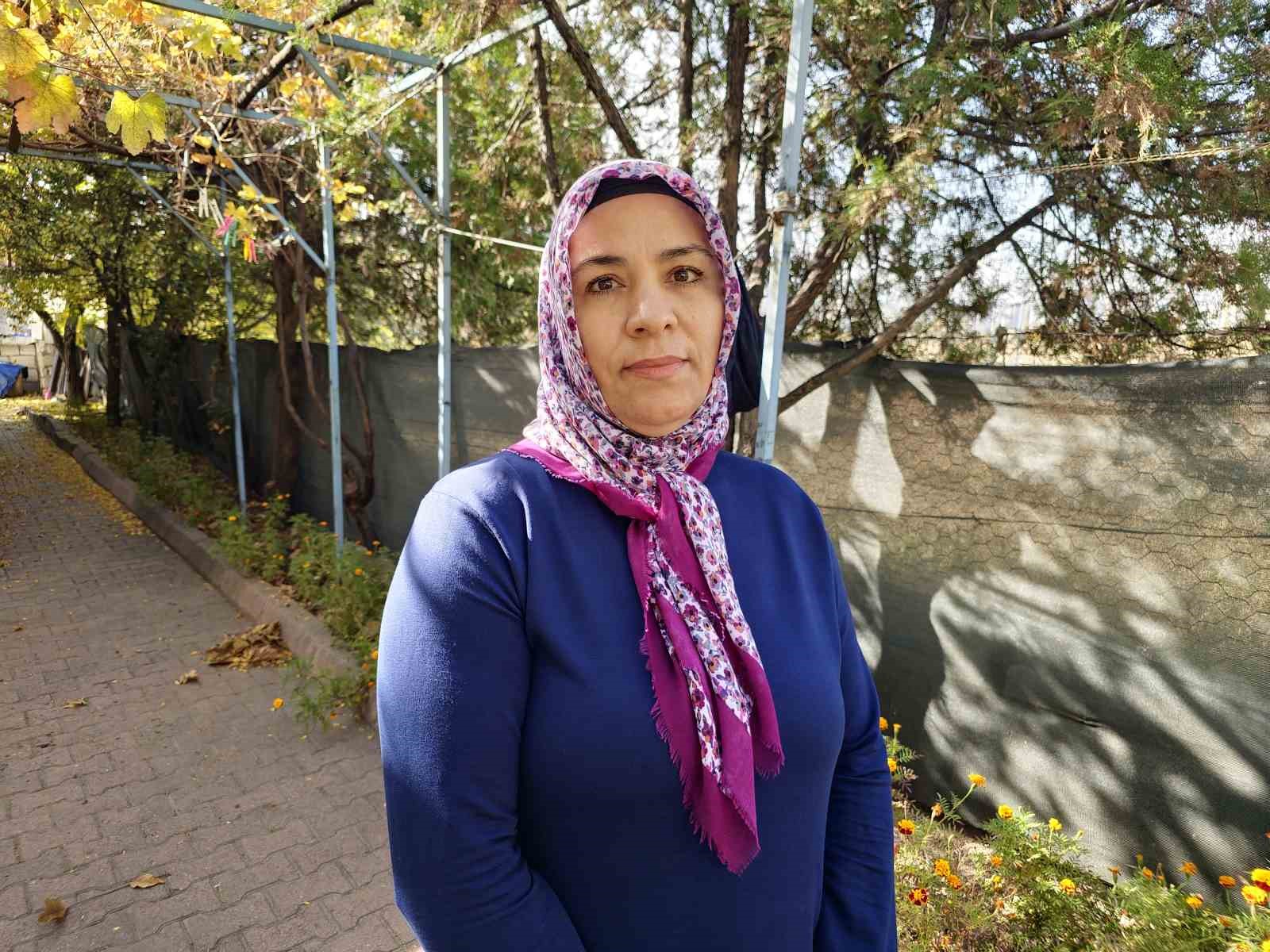 &Ouml;zel hastanede guatr ameliyatına girdi, sesinden oldu
