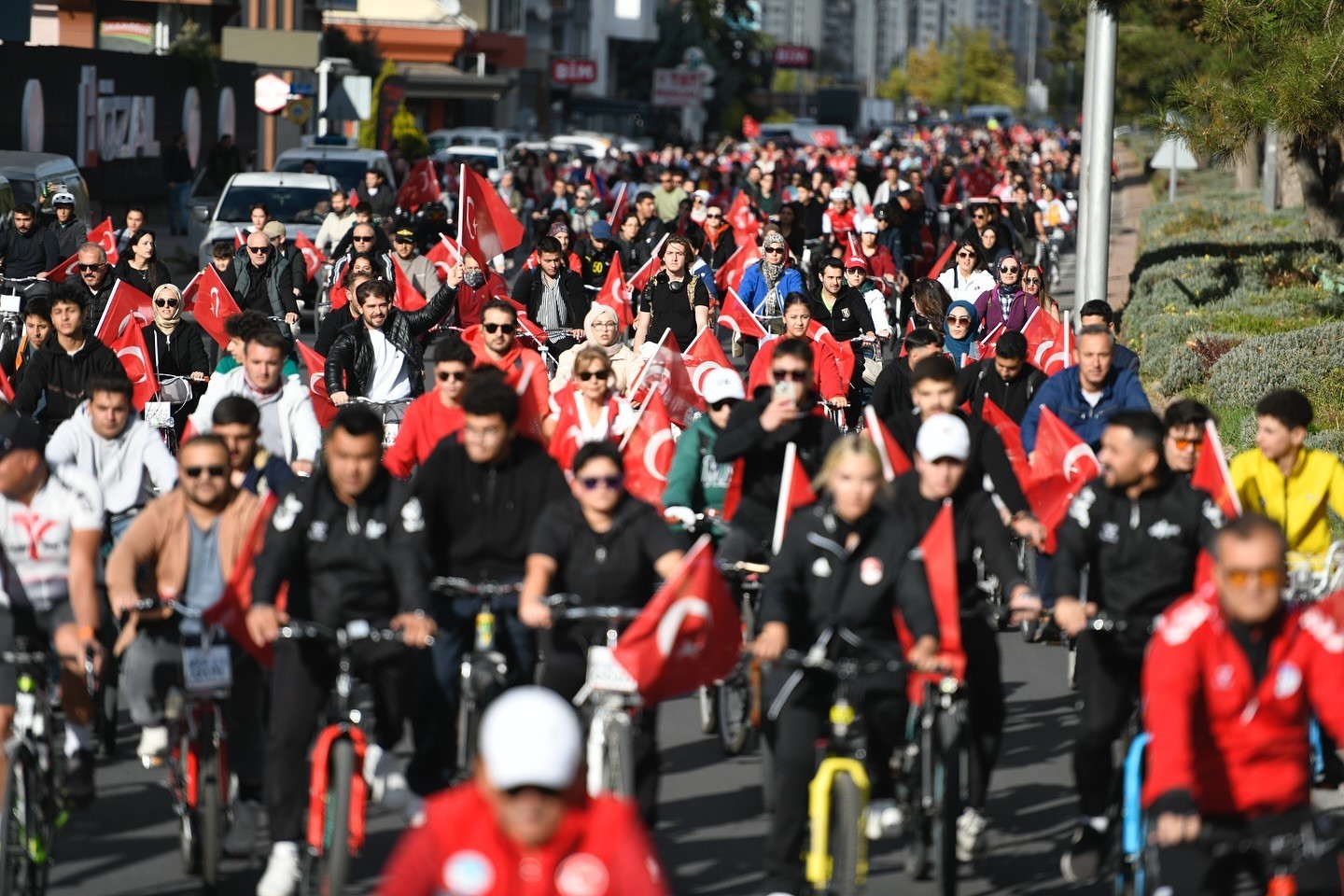 Başkan B&uuml;y&uuml;kkılı&ccedil;, &lsquo;Cumhuriyetin G&uuml;c&uuml;yle Pedallıyoruz&rsquo; etkinliğine katıldı
