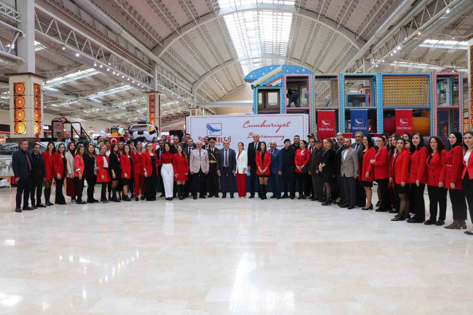 Boz&uuml;y&uuml;k&rsquo;te &rsquo;Atat&uuml;rk&rsquo; konulu fotoğraf sergisi a&ccedil;ıldı
