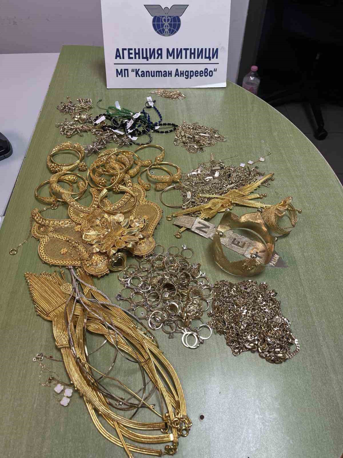 Yoğurt kovasında 1 kilo 241 gram altın yakalandı