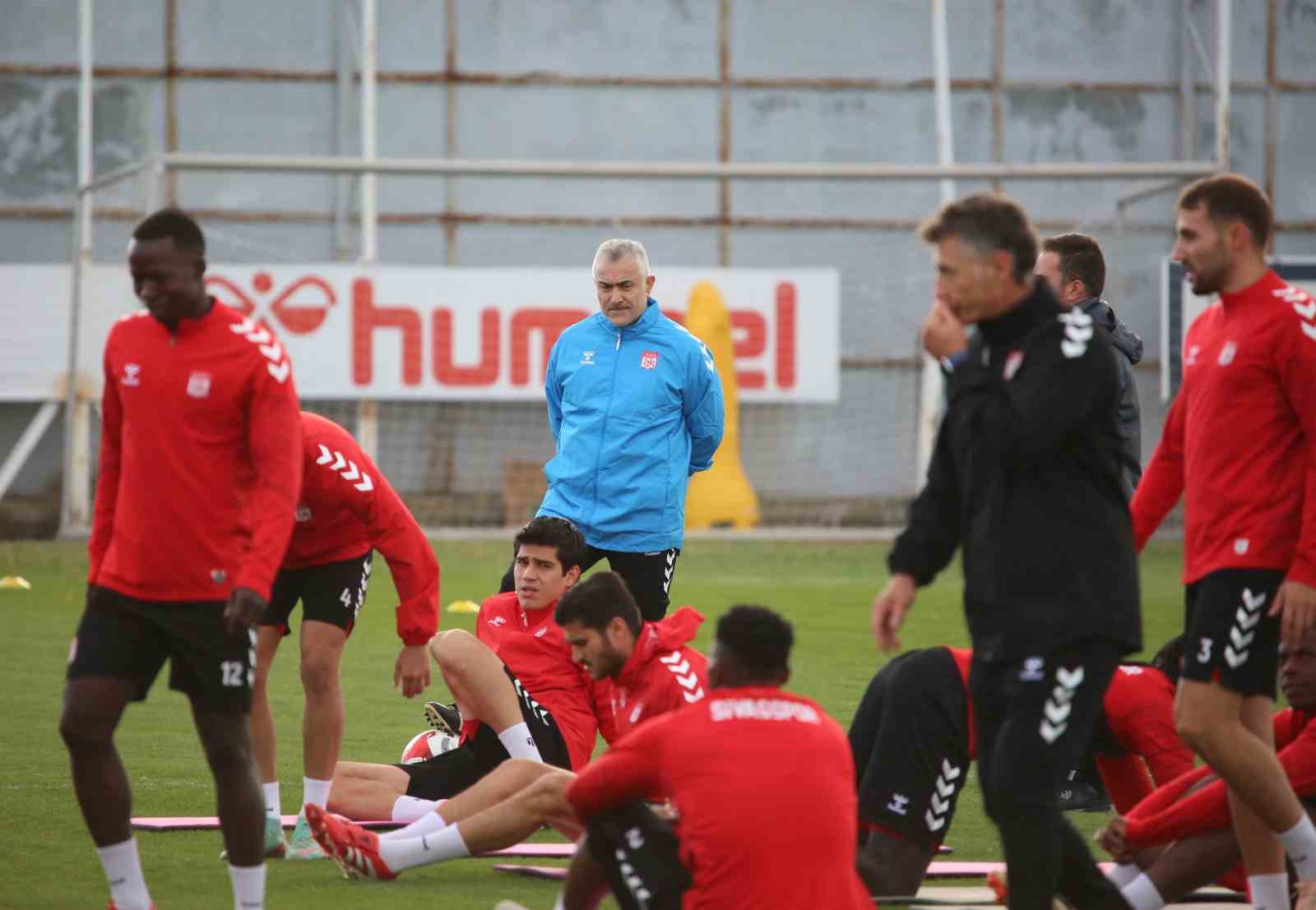 Mehmet Altıparmak: "&Ouml;ncelikli hedefimiz play-off"
