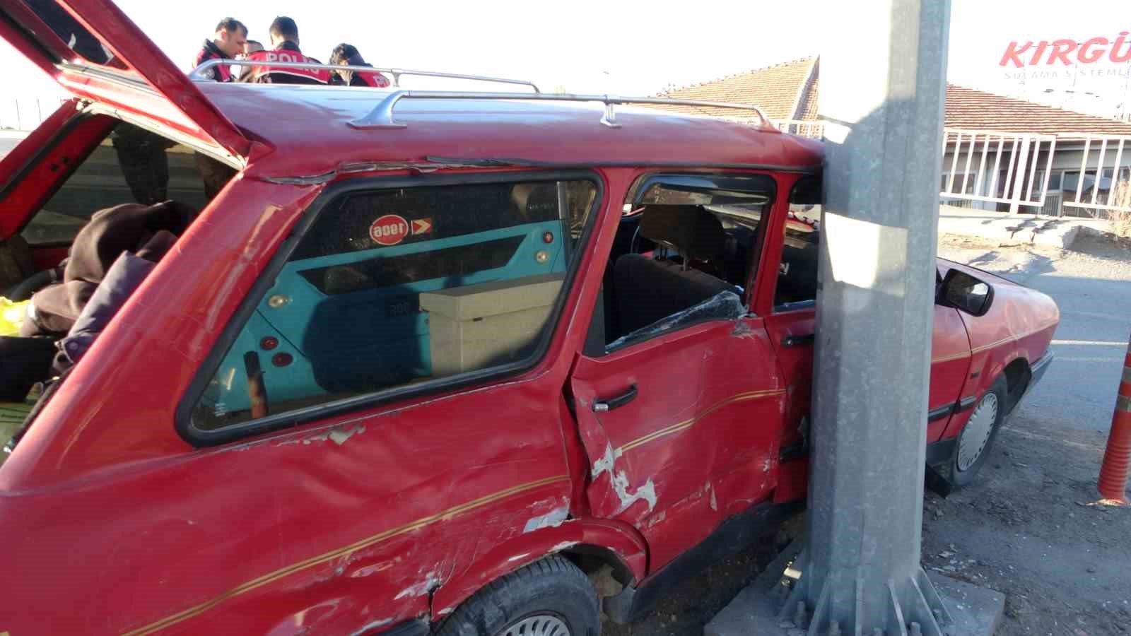 Polisin "dur" ihtarına uymadı, ka&ccedil;arken kaza yaptı: Ara&ccedil;ta uyuşturucu ele ge&ccedil;irildi
