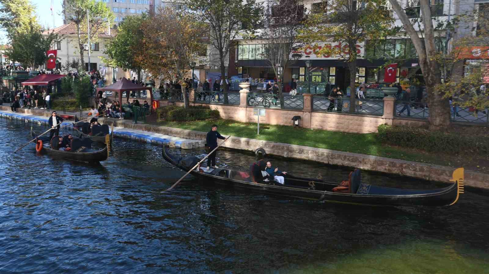 Cumhuriyet Bayramı’nı fırsat bilen turistler Eskişehir’e akın etti