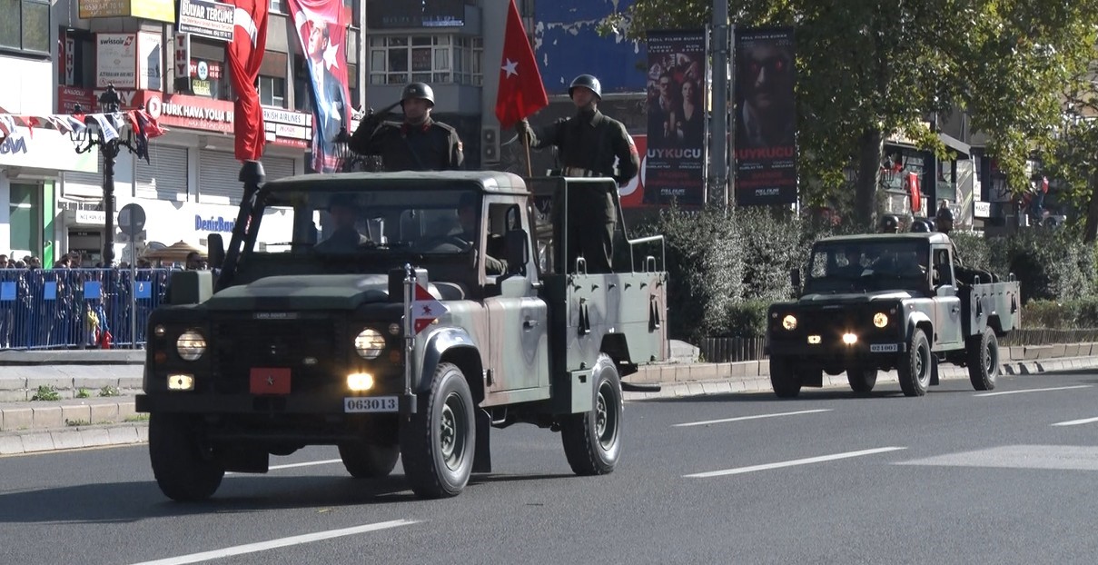 TBMM’den Birinci Meclis’e kortej yürüyüşü