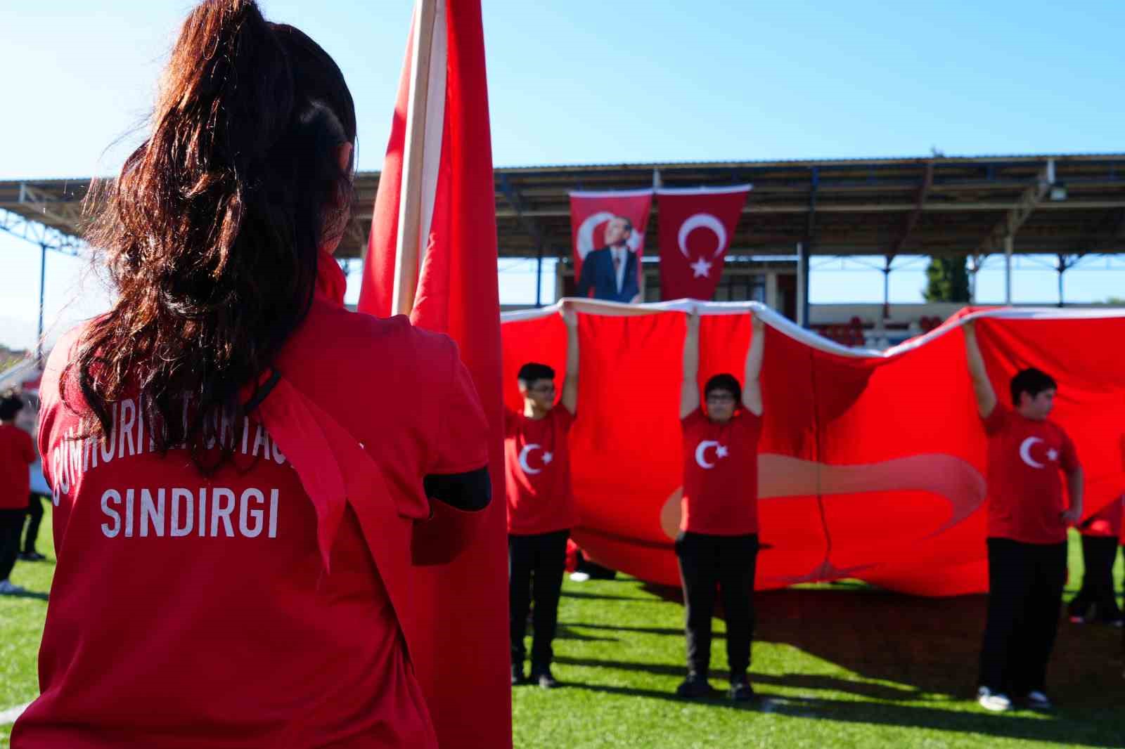 Depremin vurduğu Sındırgı&rsquo;da Cumhuriyet coşkusu yaşanıyor
