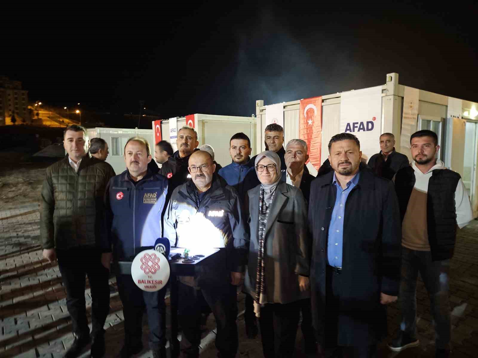 Sındırgı&rsquo;da depremin yaraları sarılıyor
