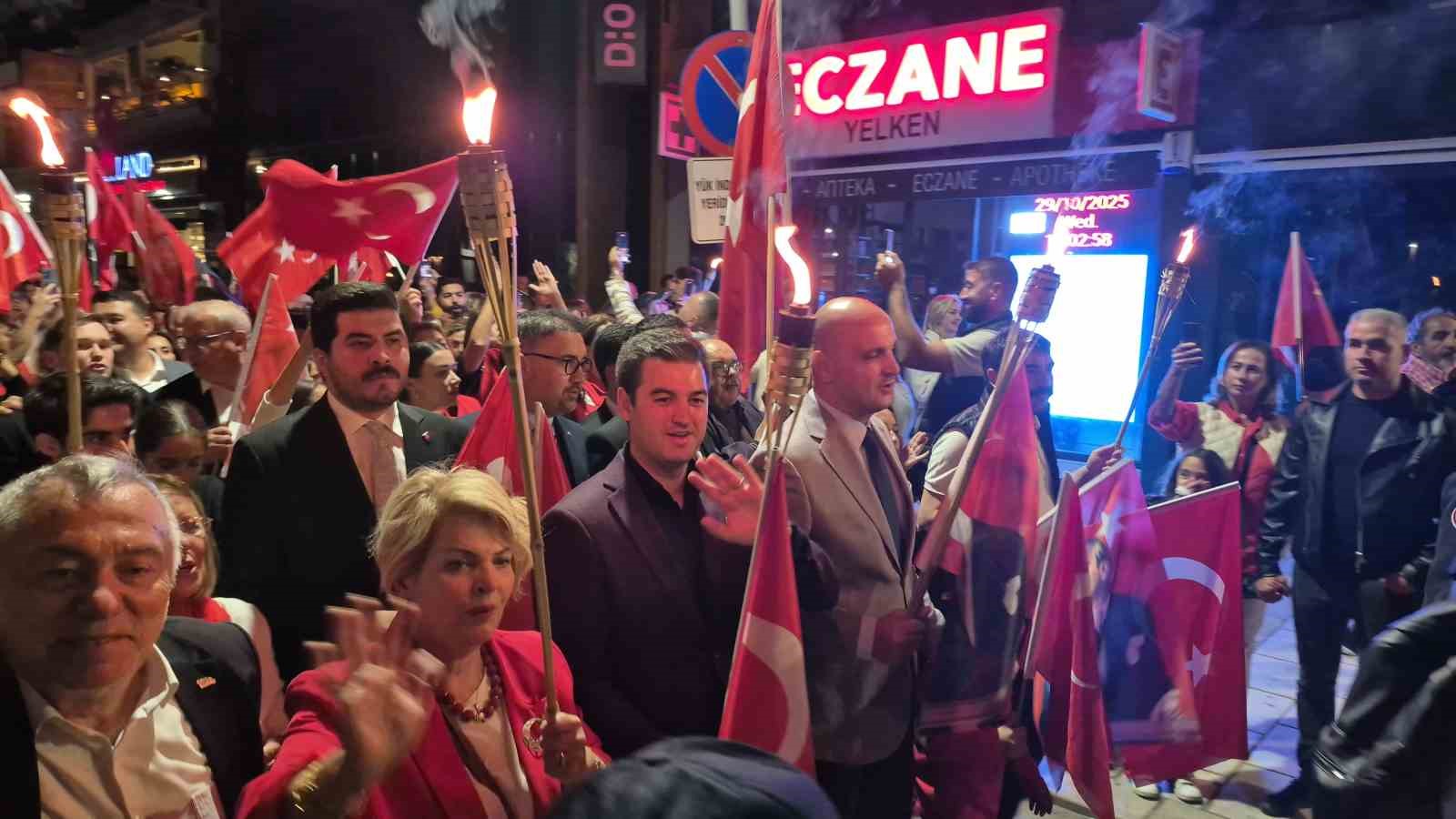 Bodrum’da binlerce vatandaş bayramı kutladı