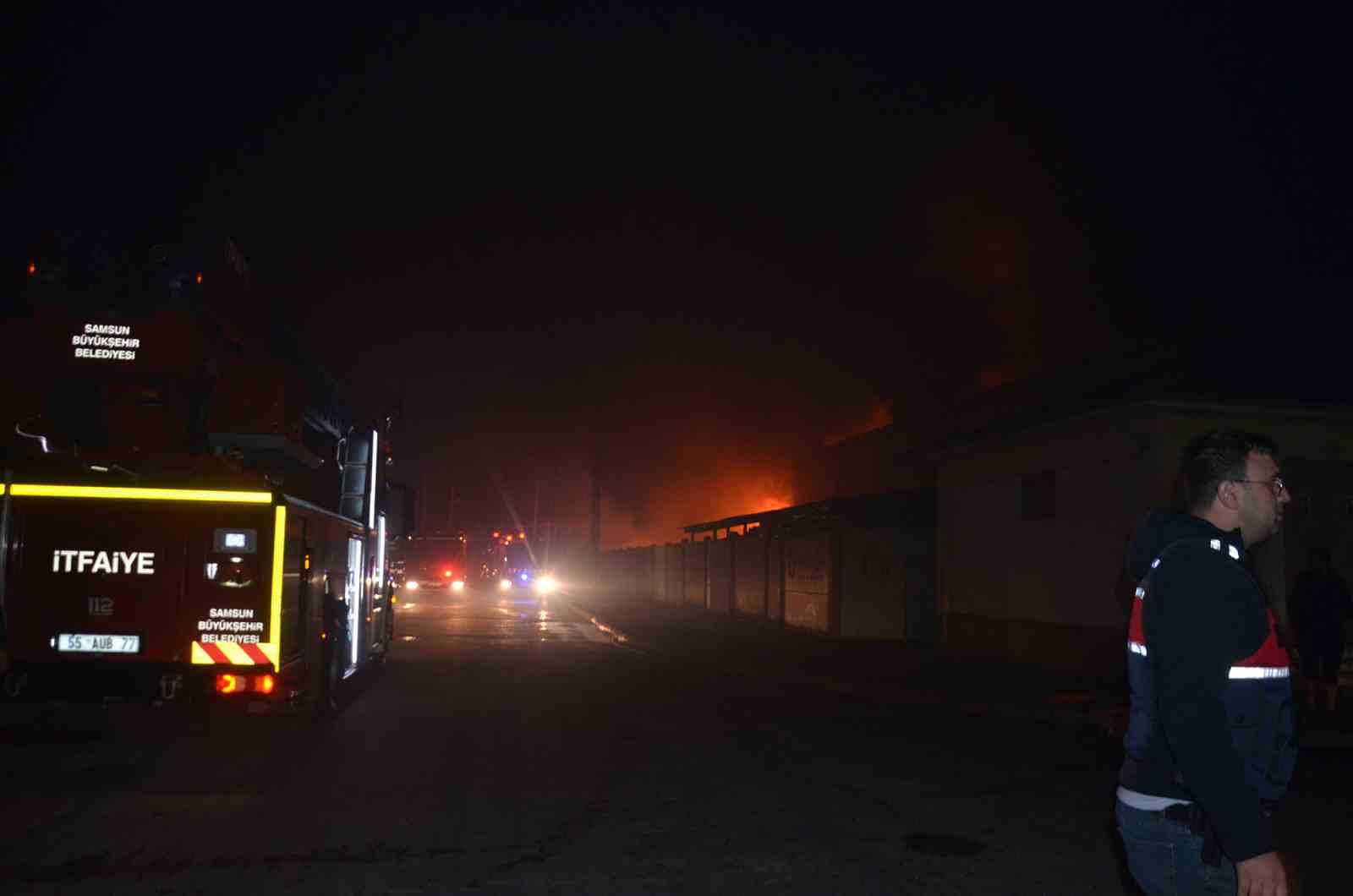 Samsun Bafra OSB&rsquo;de geri d&ouml;n&uuml;ş&uuml;m tesisinde yangın
