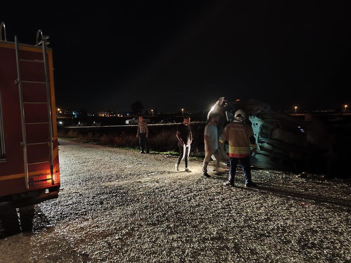 Otomobille, minibüs çarpıştı: 3 yaralı