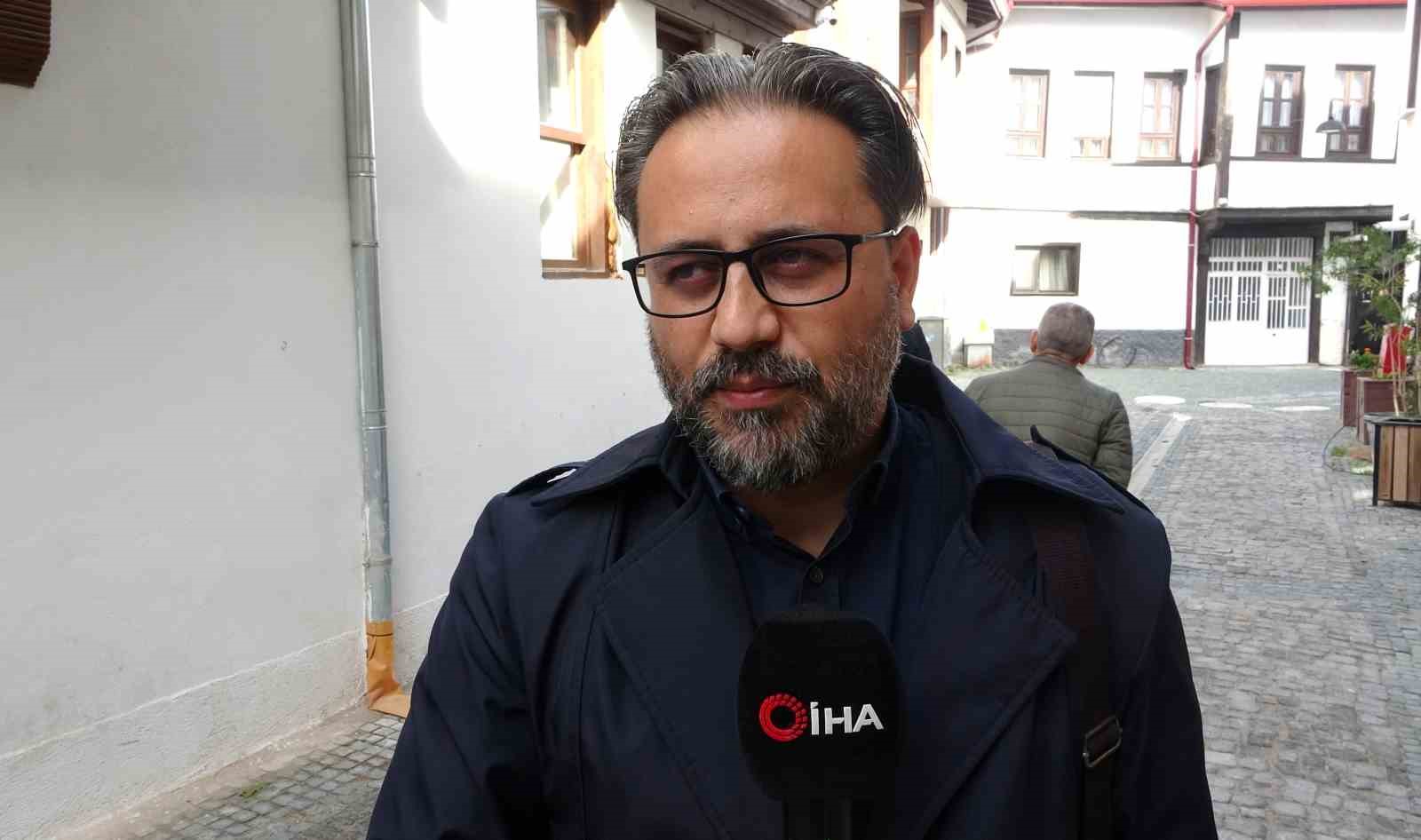 Doç. Dr. Abdullah Erdem Taş: "Modern hayat insanları yalnızlaştırıyor"