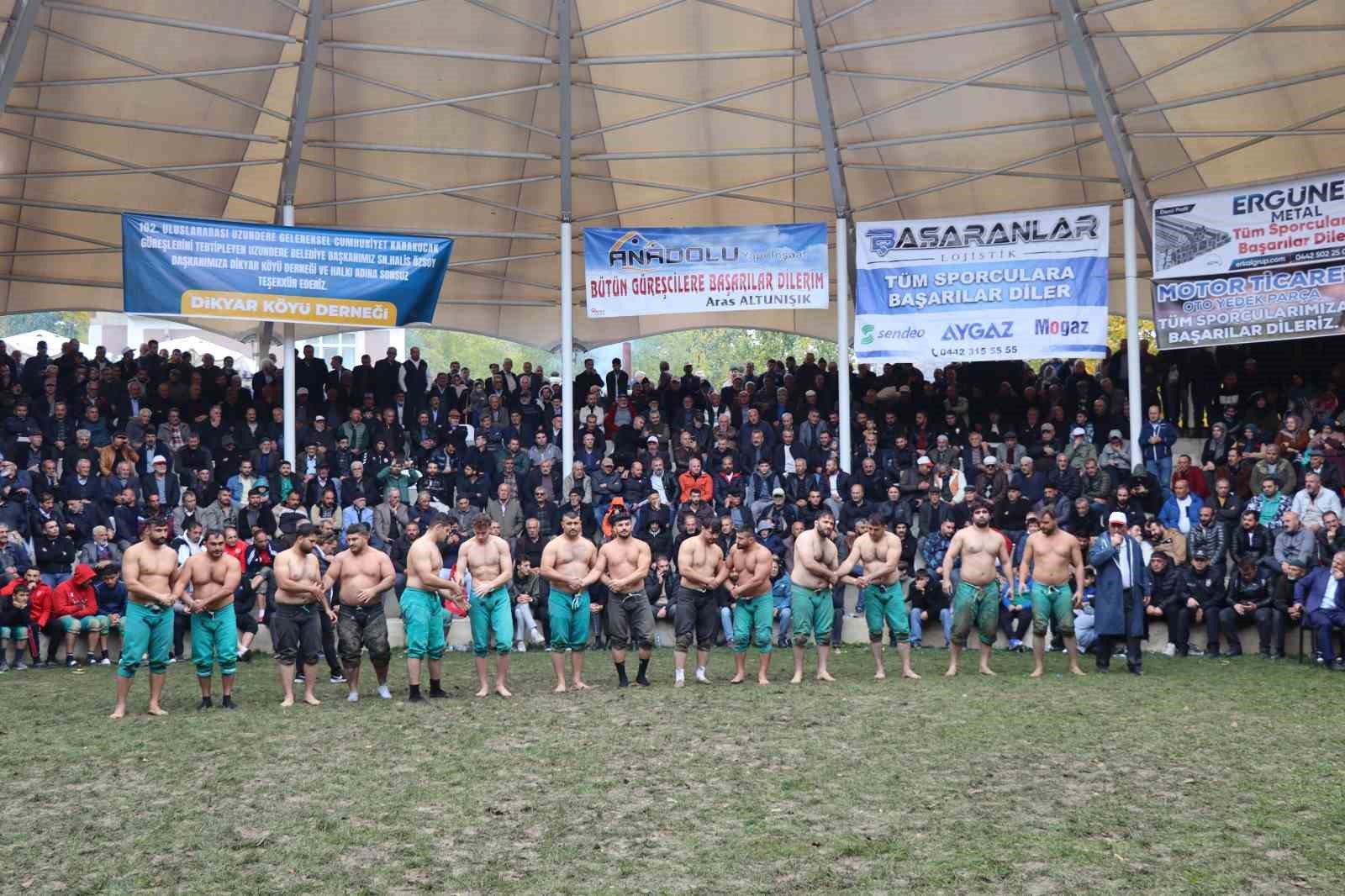 Erzurum’da 102’incisi yapılan Uzundere Karakucak Güreşleri büyük heyecan yaşattı