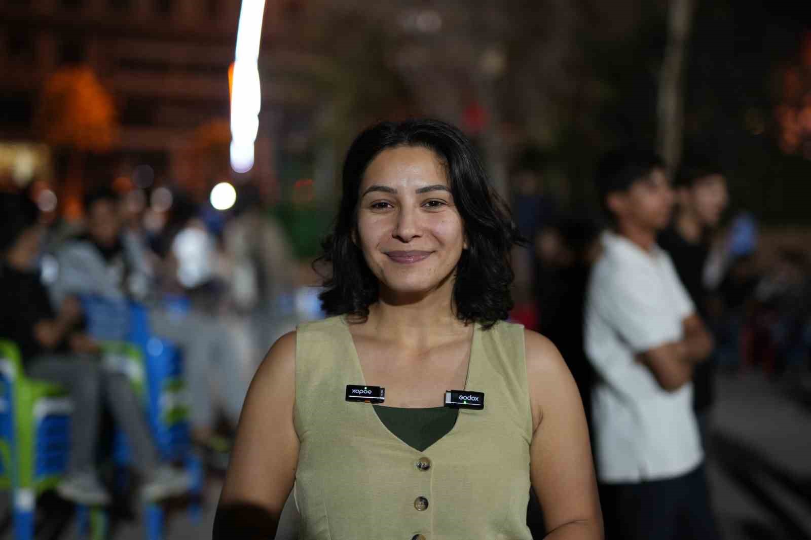 Şırnak&rsquo;ta Cumhuriyet Bayramı coşkusu: 300 metrelik T&uuml;rk bayrağıyla y&uuml;r&uuml;y&uuml;ş, K&uuml;rt&ccedil;e şarkılarla kutlama
