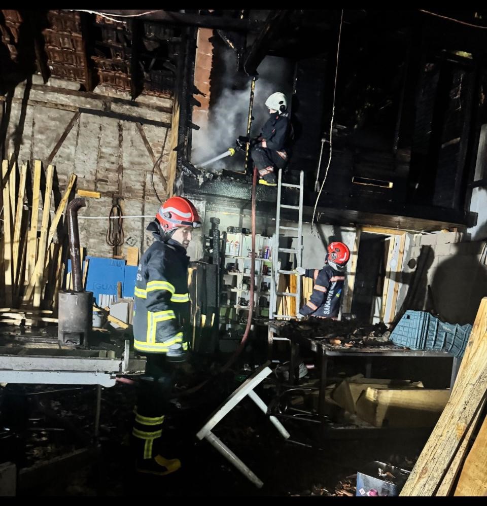 Marangoz atölyesinde çıkan yangın itfaiye ekiplerince söndürüldü