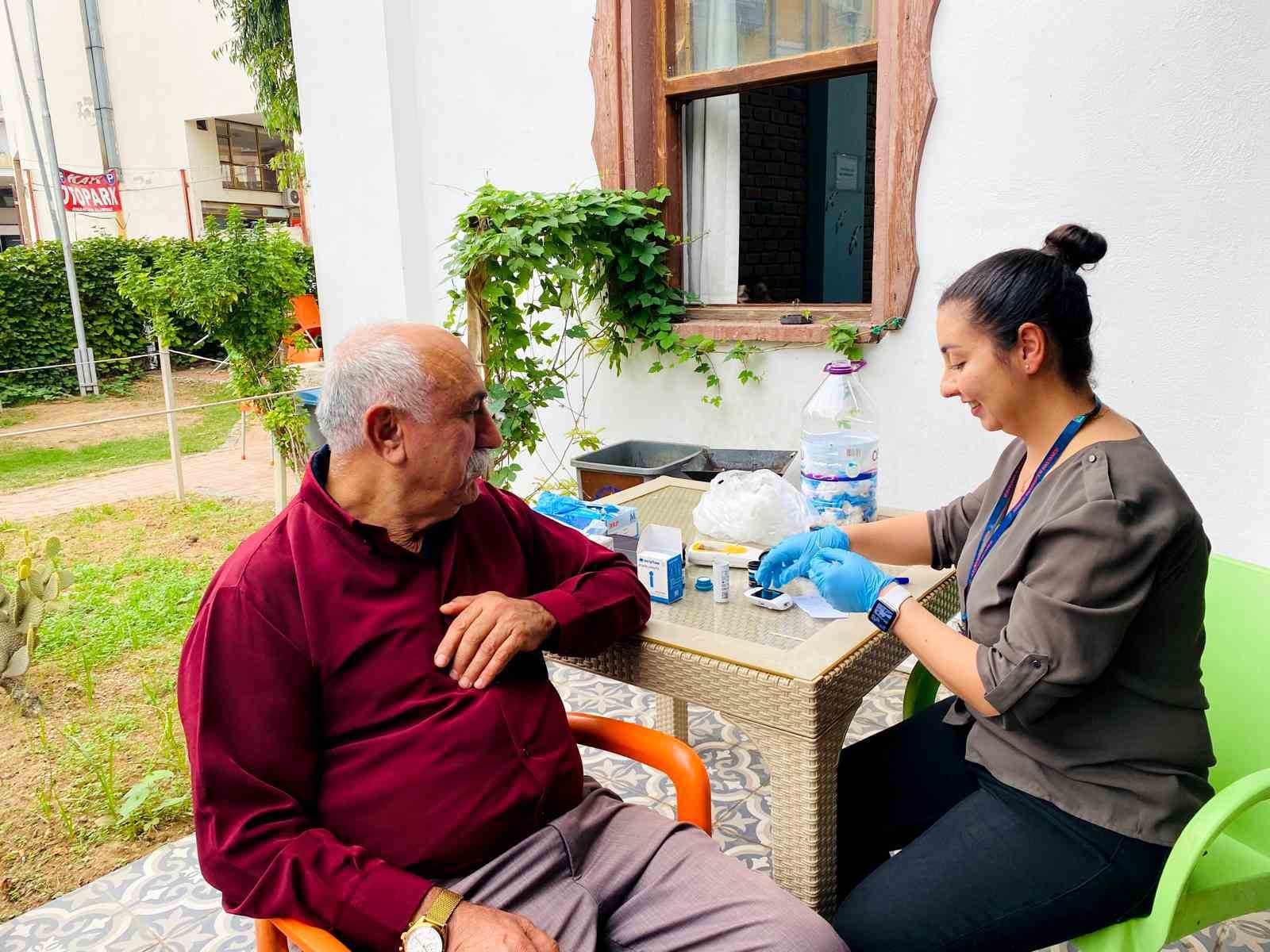 Muratpaşa&rsquo;dan kıdemli kent sakinlerine sağlık taraması
