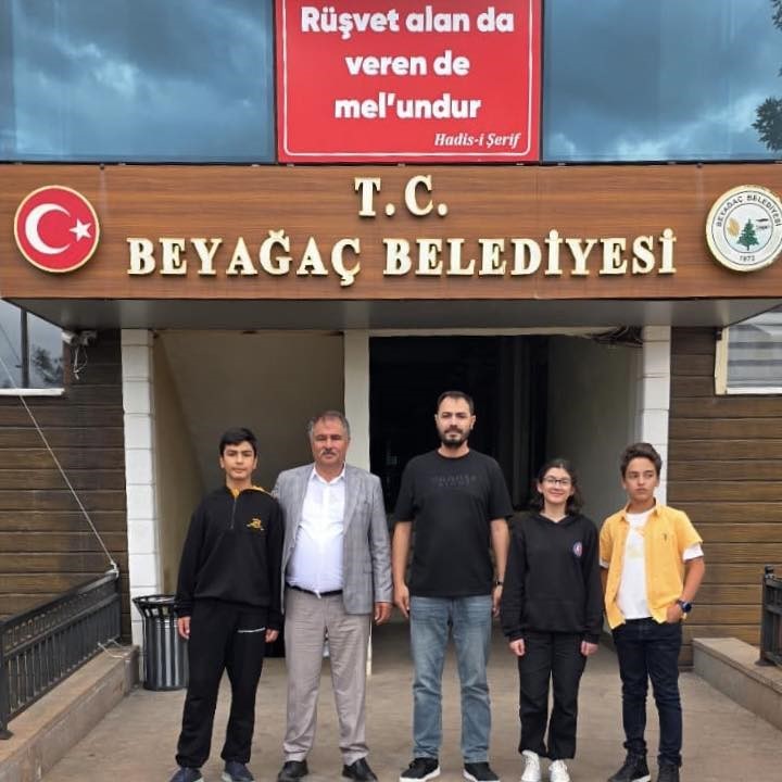 Başkan Pütün, Beyağaç’ı gururlandıran öğretmeni fahri hemşehri ilan etti